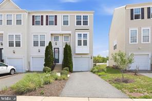 Townhouse For Rent - 8333 Scotland Loop<br/> Prince William County, MANASSAS, VA 20109