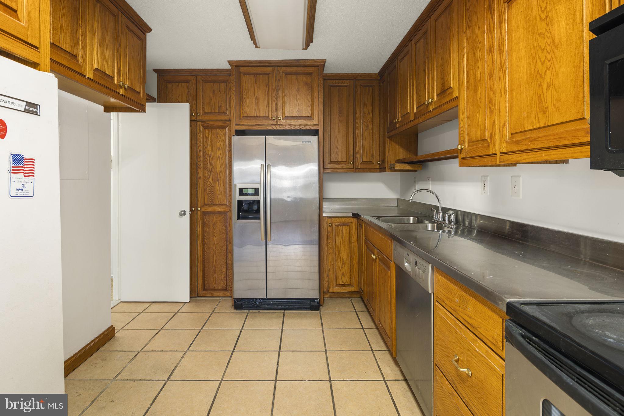 WATERGATE AT LANDMARK - Residential