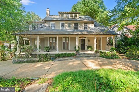 Photo of 4915 Cumberland Avenue, CHEVY CHASE, MD 20815 (MLS # MDMC2201084)