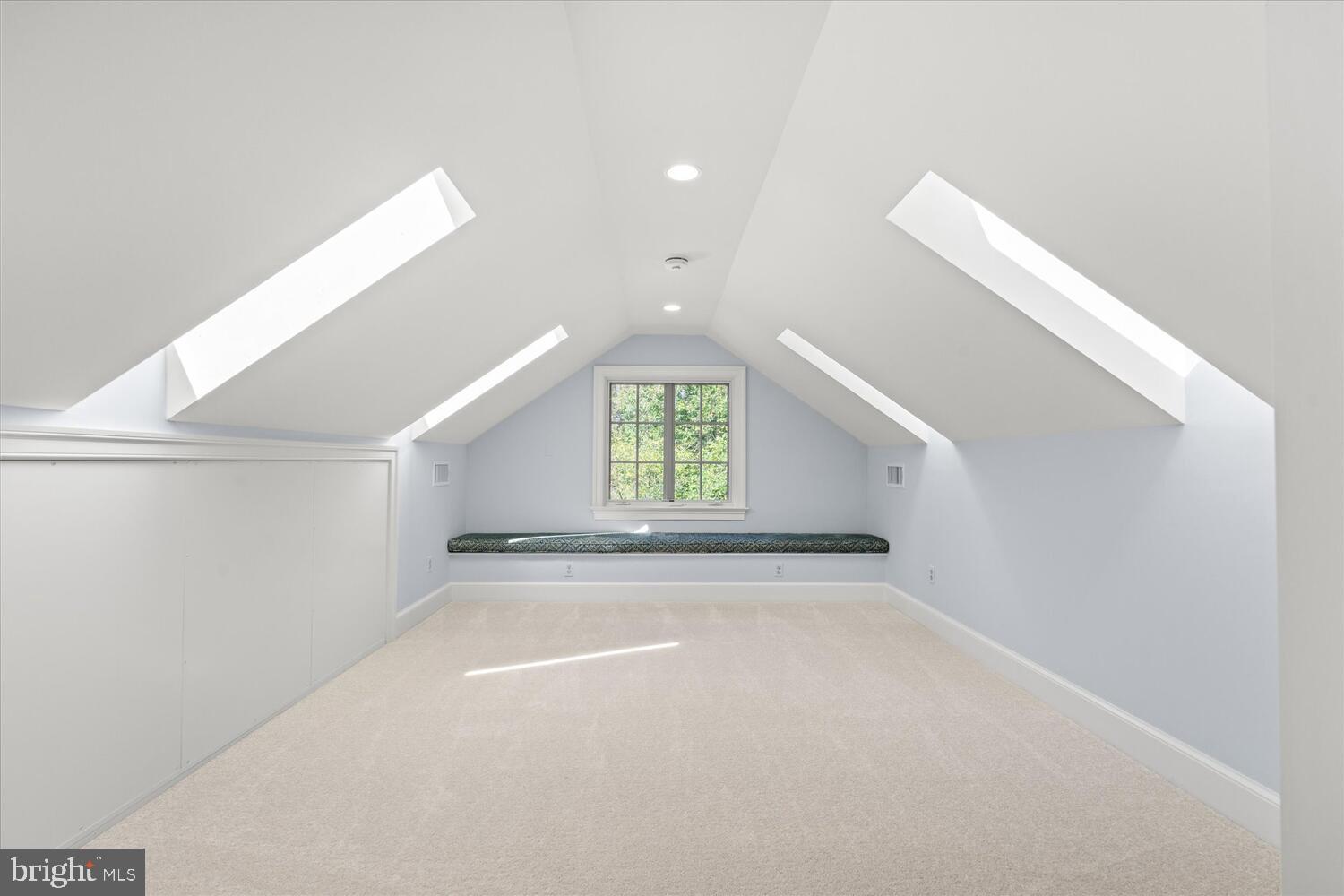 SOMERSET - Residential