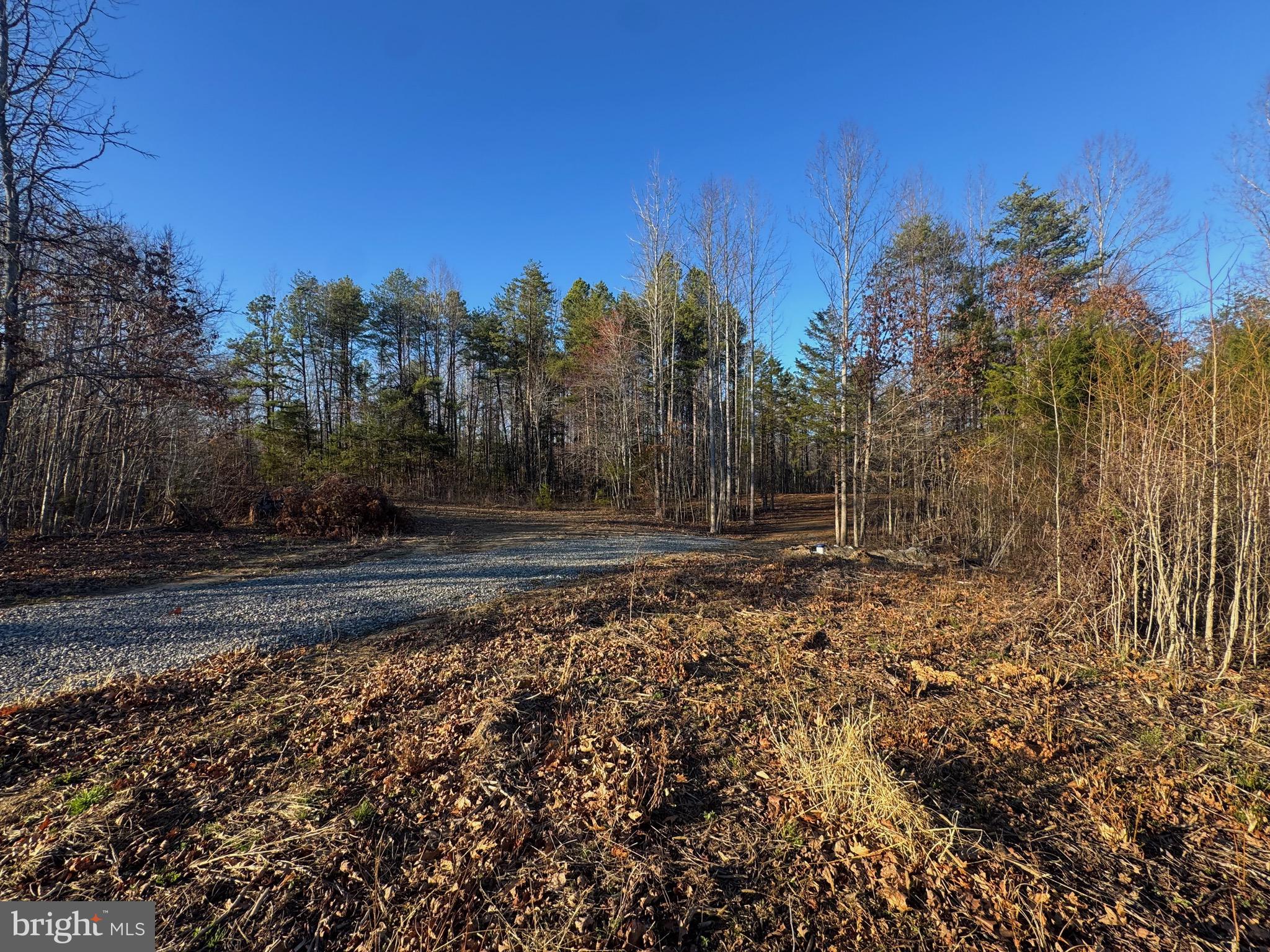 EQUESTRIAN LANDING - Land