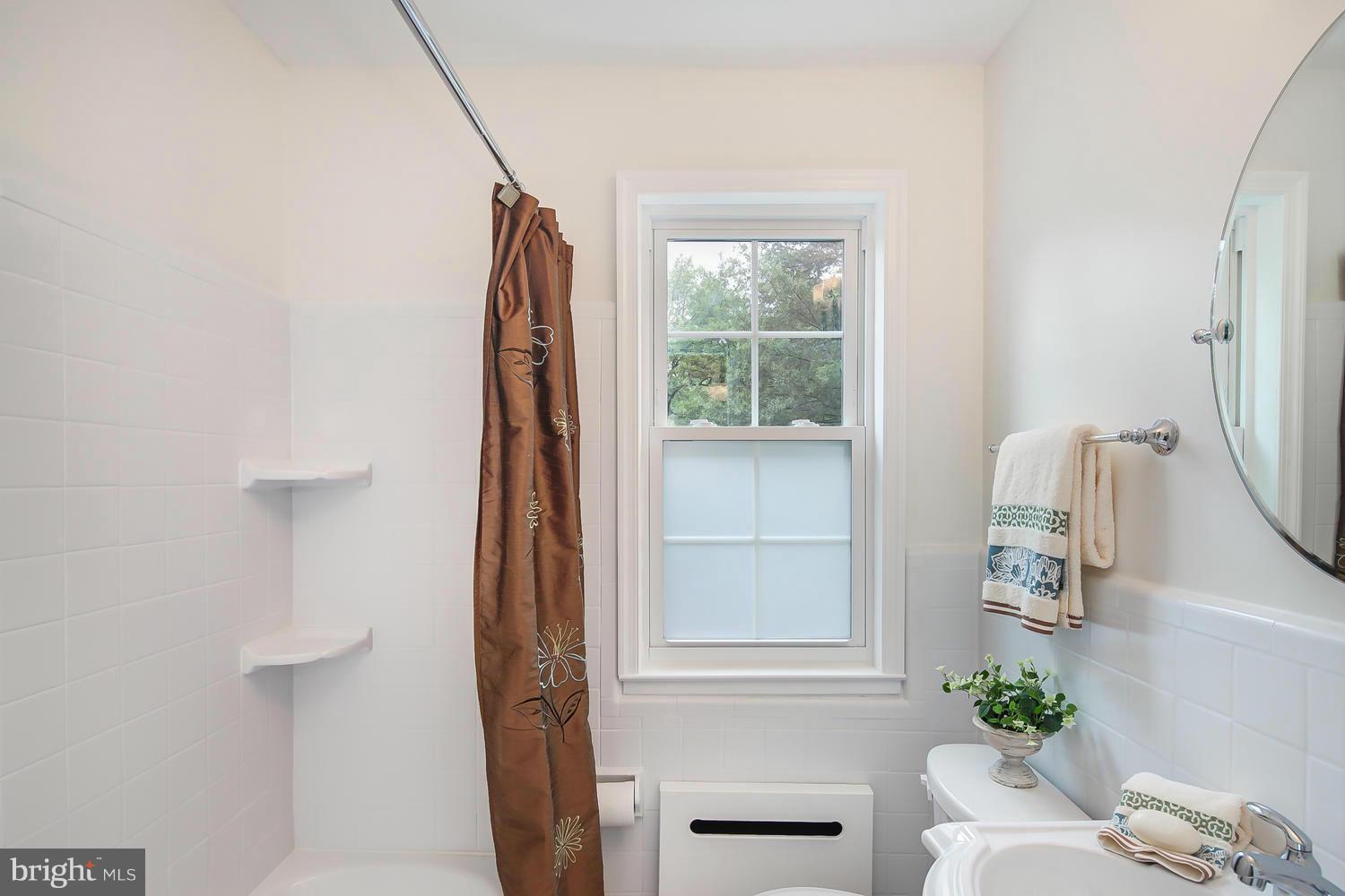 WARWICK VILLAGE - Residential