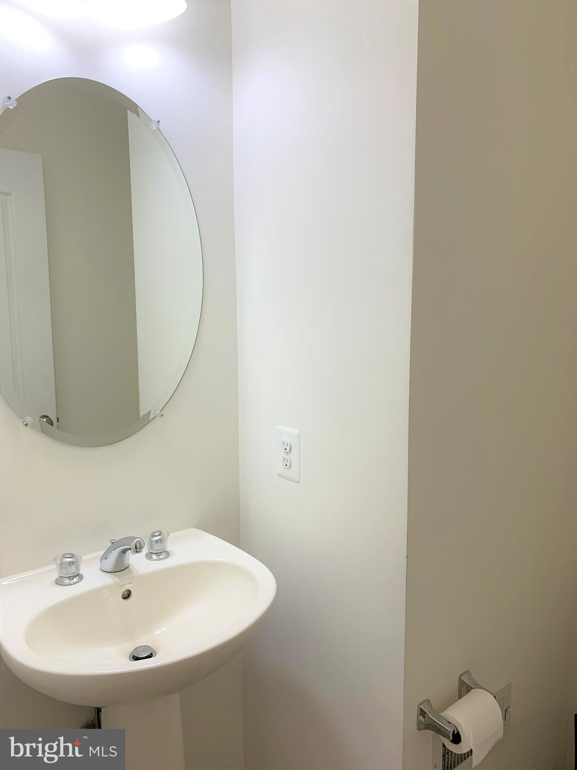 LOUDOUN VALLEY ESTATES 2 - Residential Lease