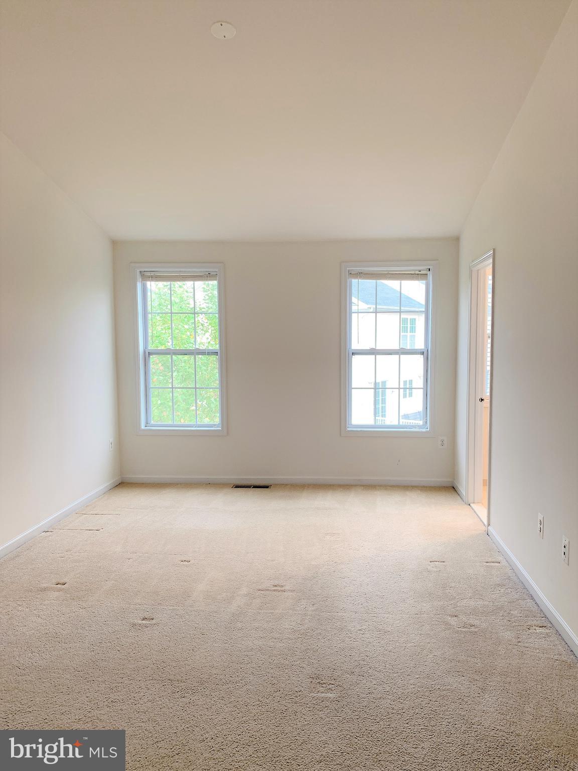 LOUDOUN VALLEY ESTATES 2 - Residential Lease