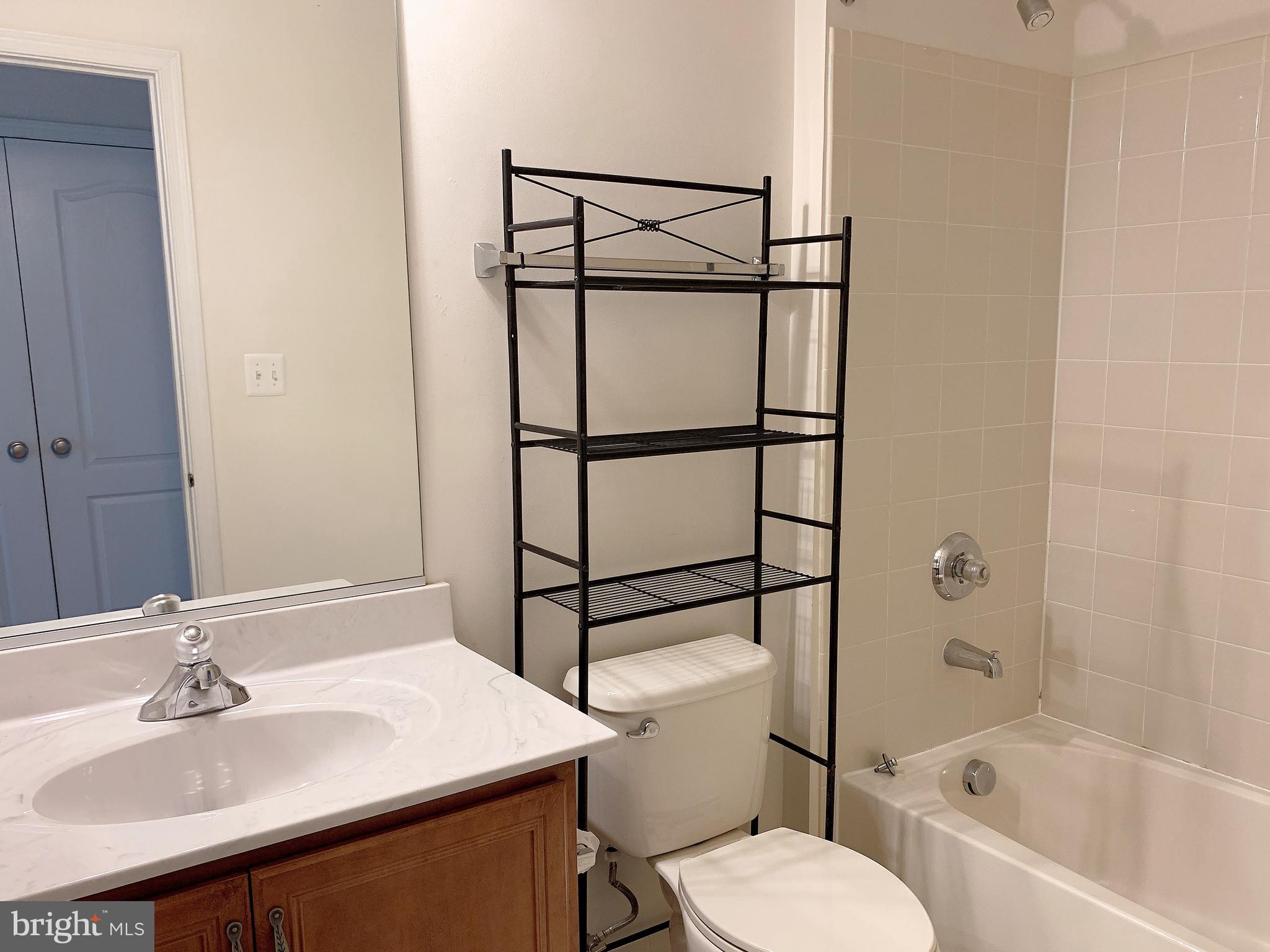LOUDOUN VALLEY ESTATES 2 - Residential Lease