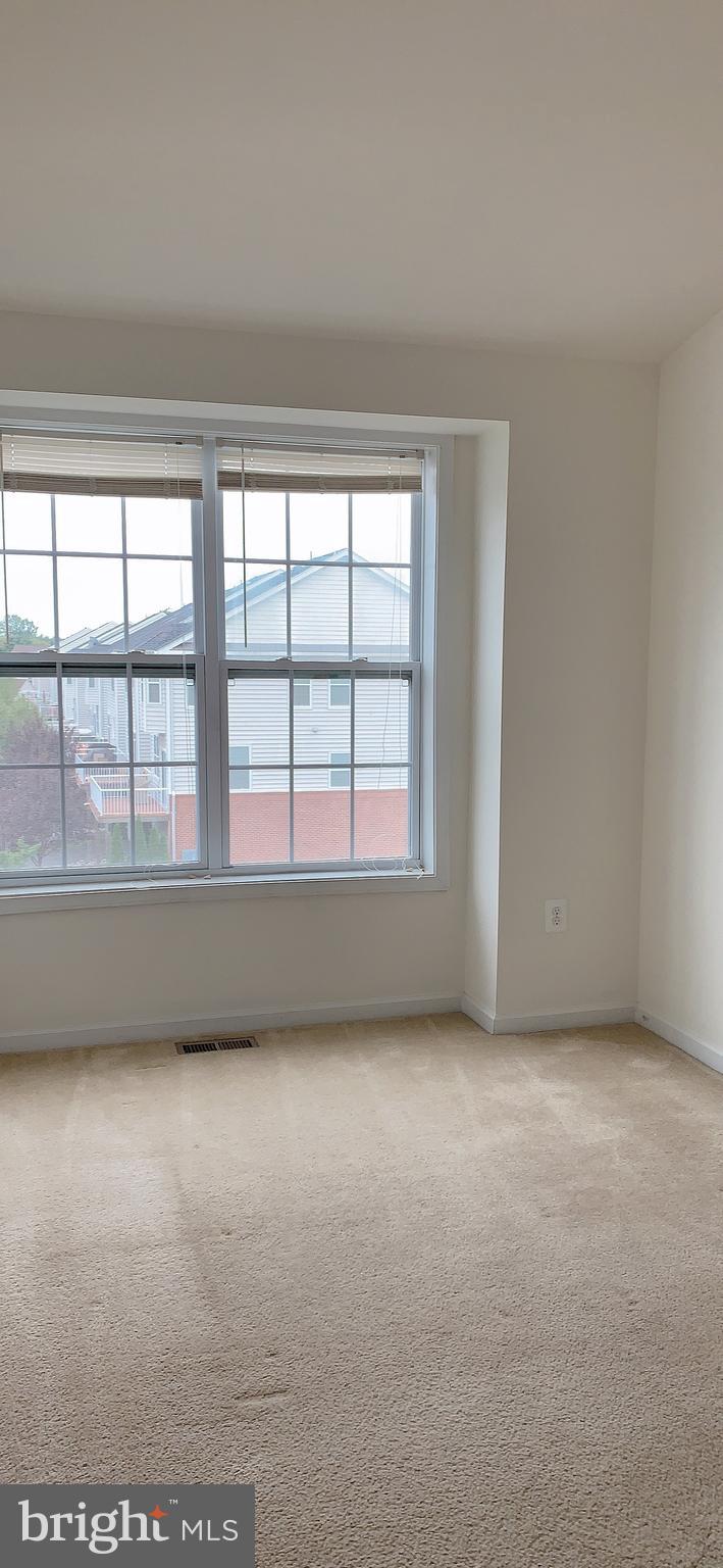 LOUDOUN VALLEY ESTATES 2 - Residential Lease