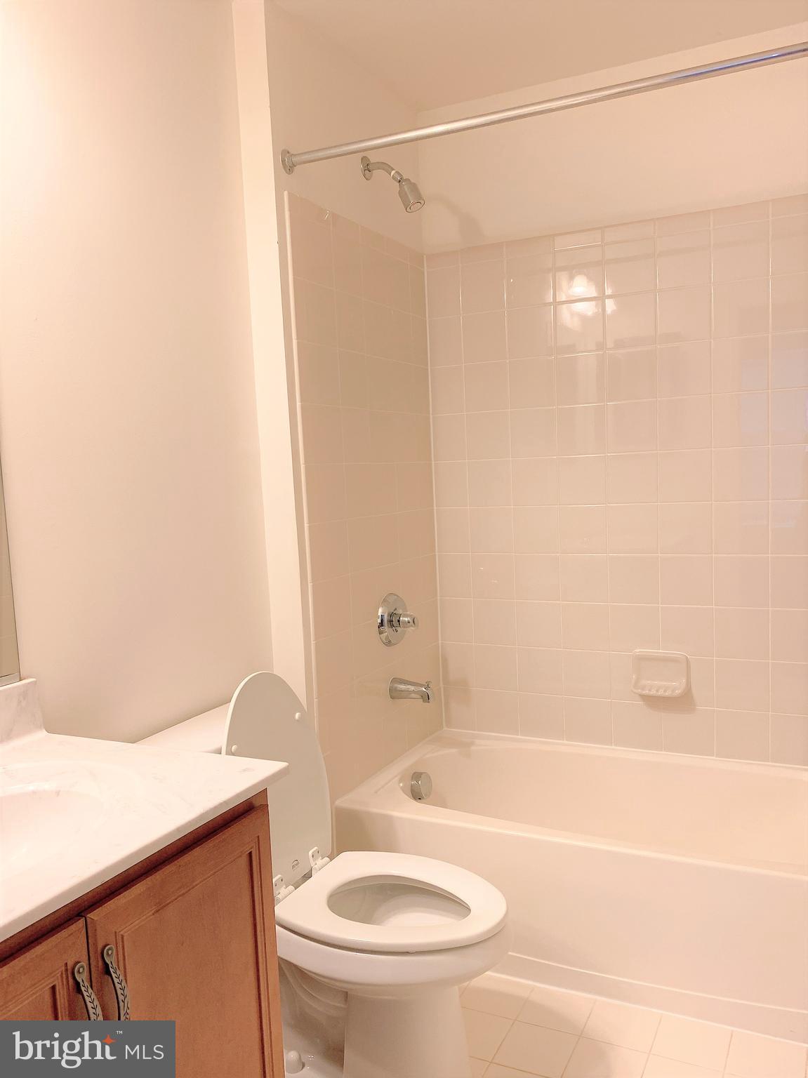 LOUDOUN VALLEY ESTATES 2 - Residential Lease