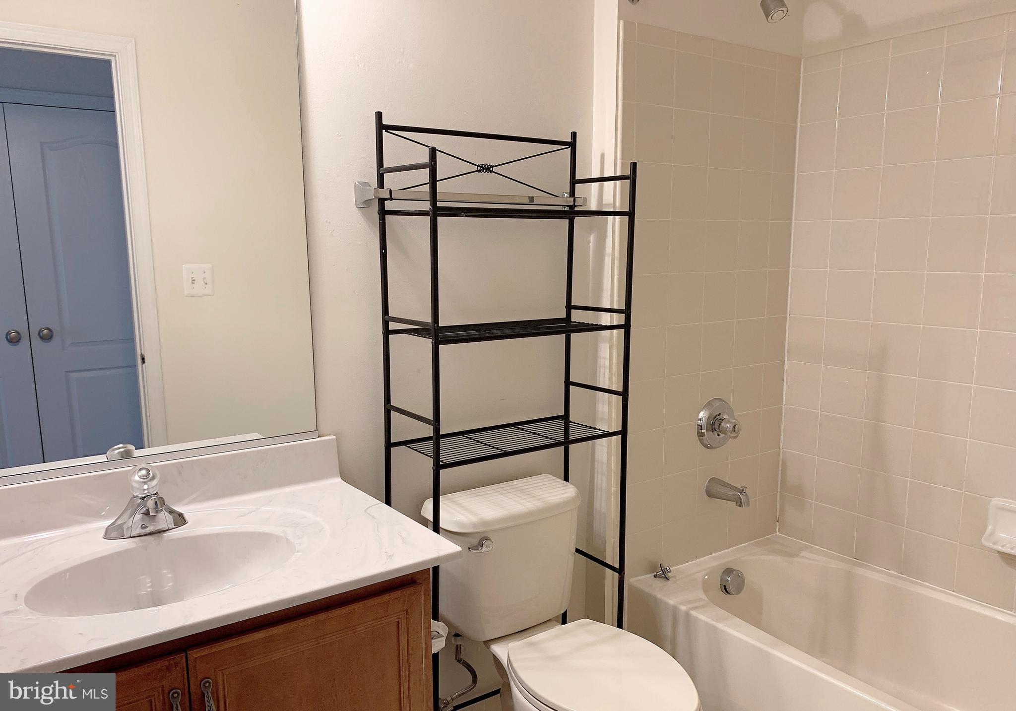 LOUDOUN VALLEY ESTATES 2 - Residential Lease