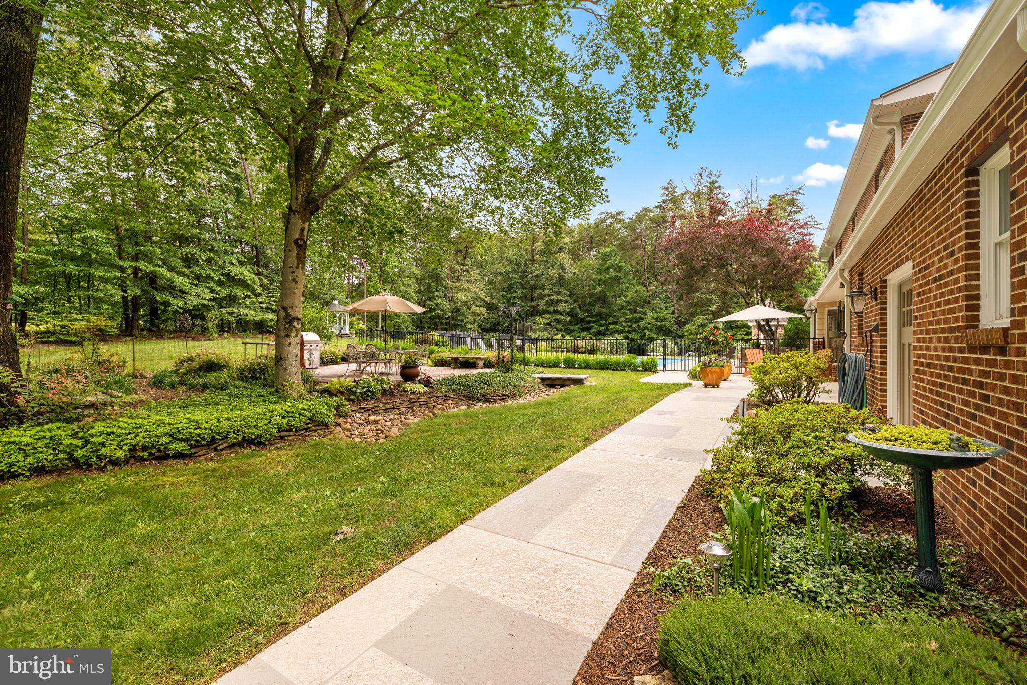 SHADOWALK - Residential