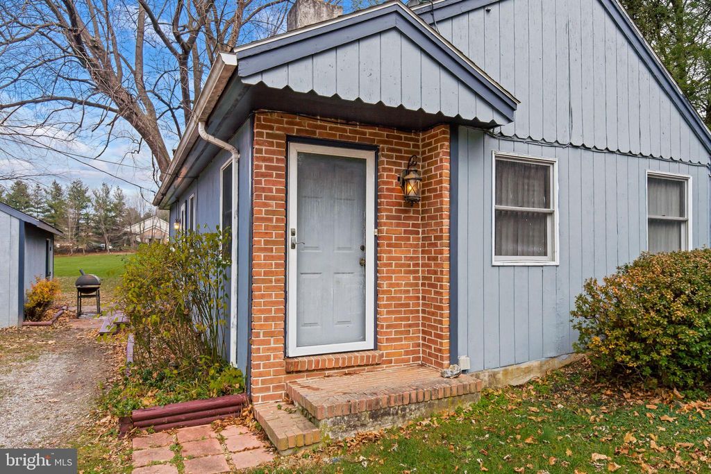 Photo of 711 Bean Hill Road, Lancaster, PA 17603 (MLS # PALA2044660)