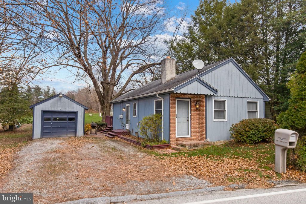 Photo of 711 Bean Hill Road, Lancaster, PA 17603 (MLS # PALA2044660)