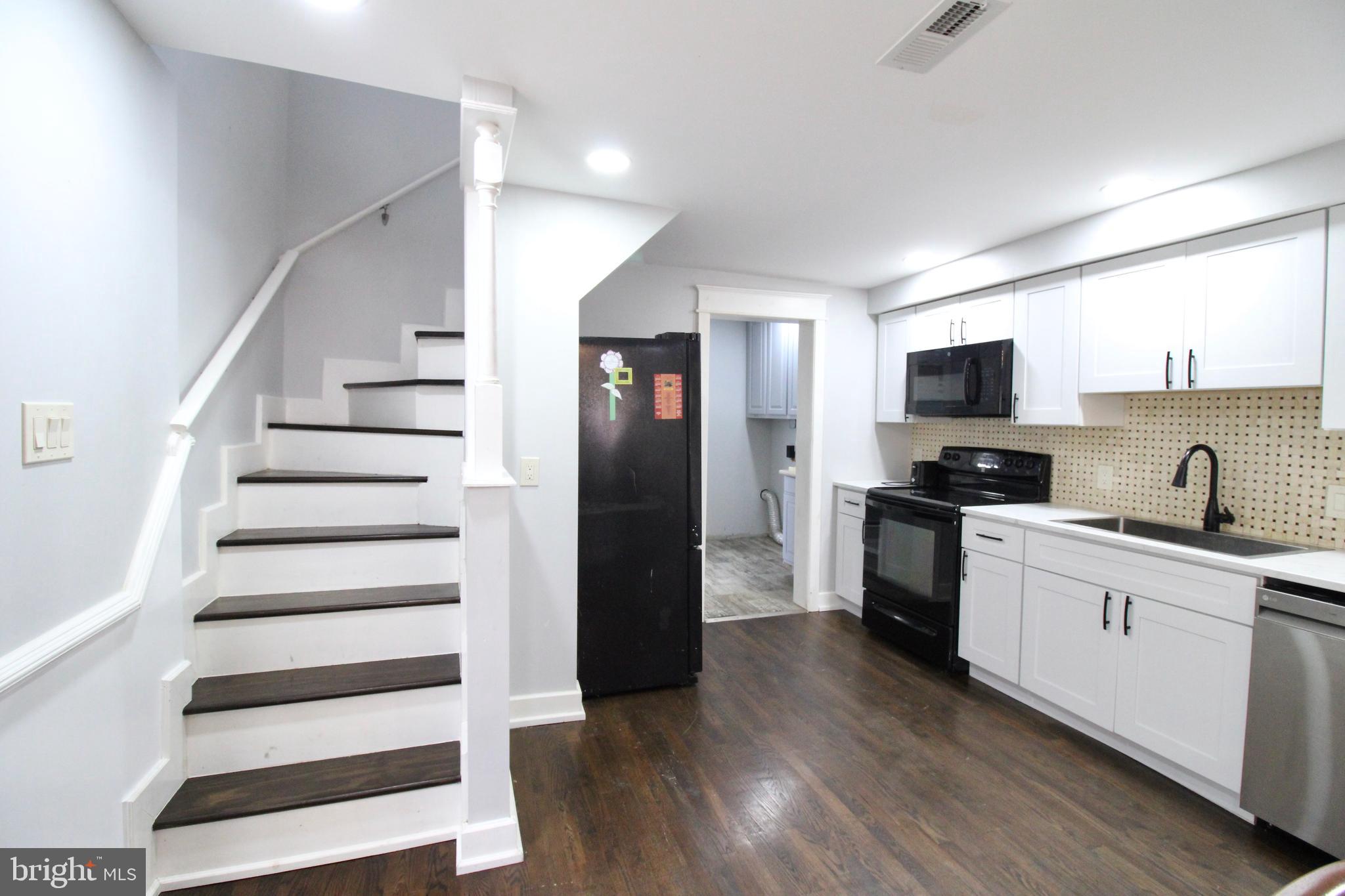121 PERRY STREET
