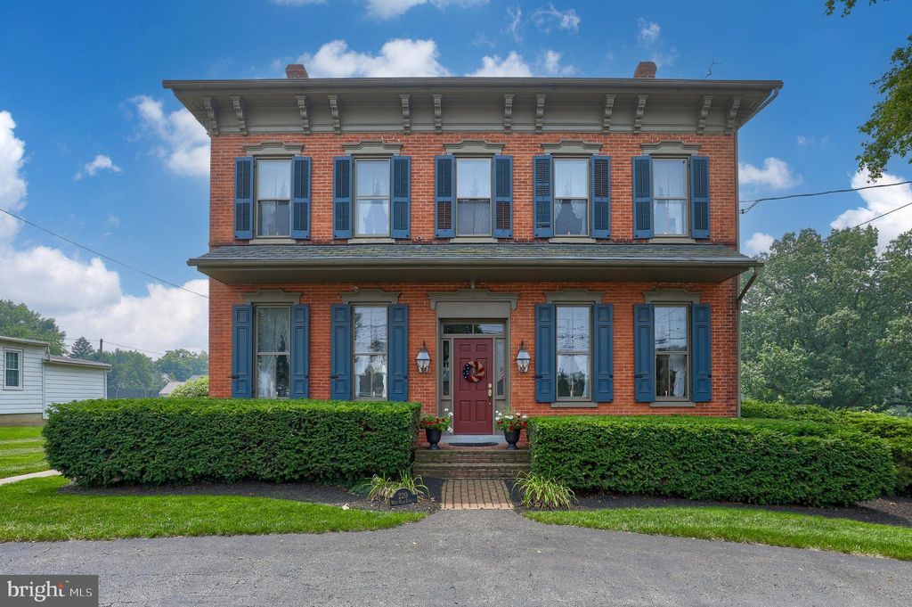 Photo of 220 W MAIN ST, MOUNTVILLE, PA 17554 (MLS # PALA2037208)