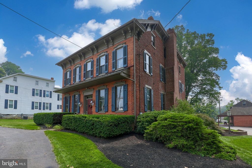 Photo of 220 W MAIN ST, MOUNTVILLE, PA 17554 (MLS # PALA2037208)