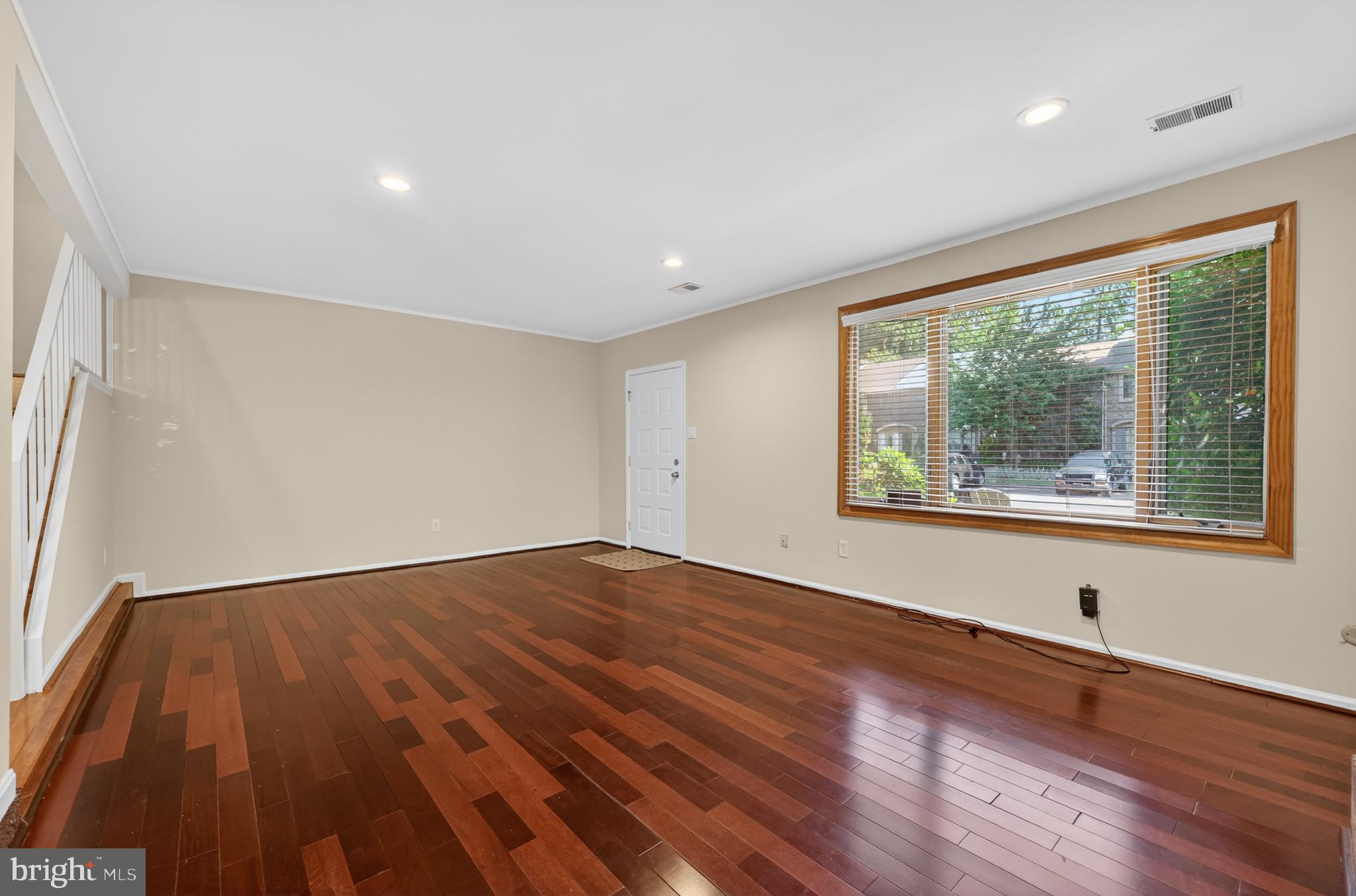 1116 BROMLEY COURT
