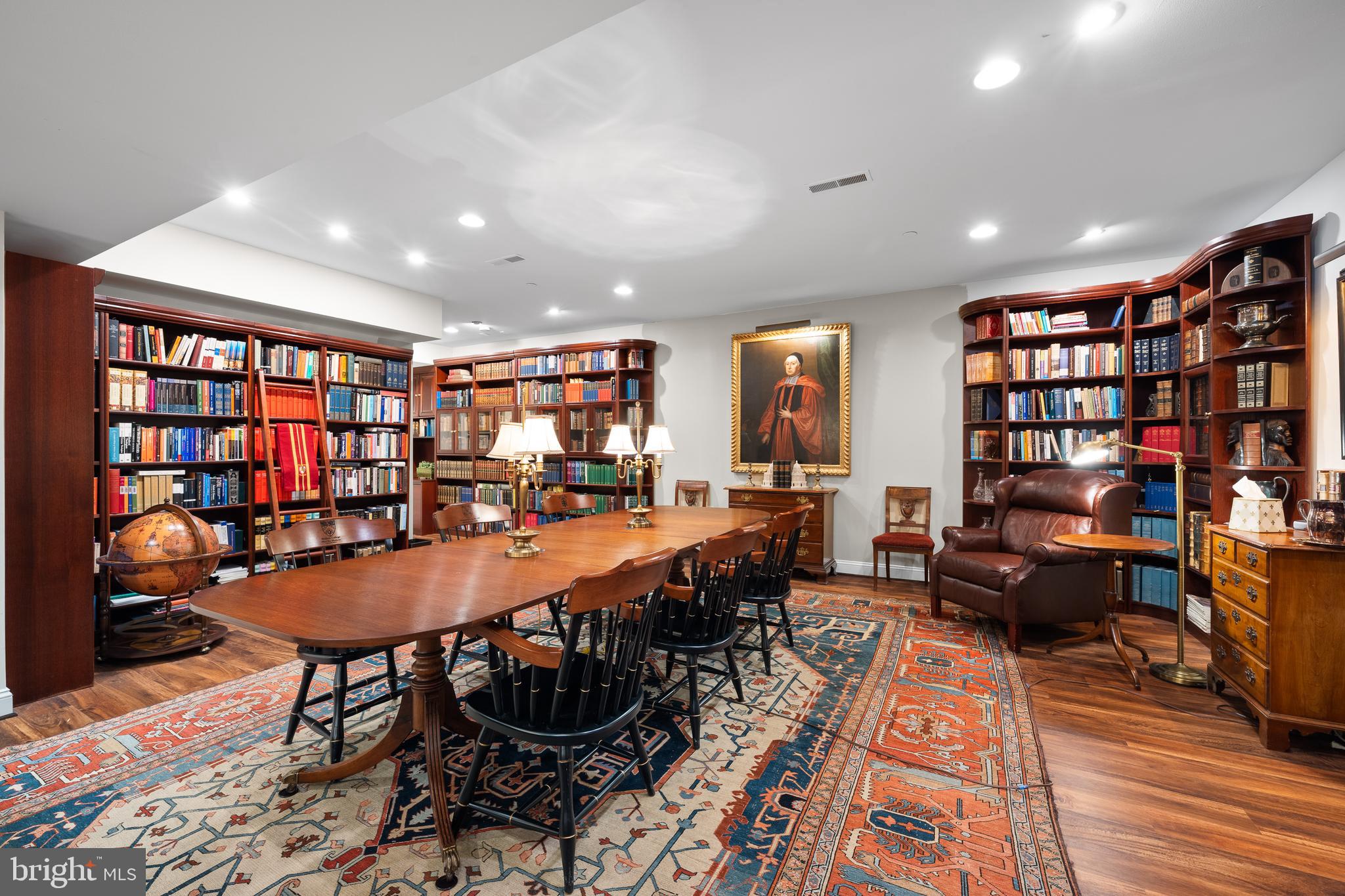 WHITEGATE - Residential