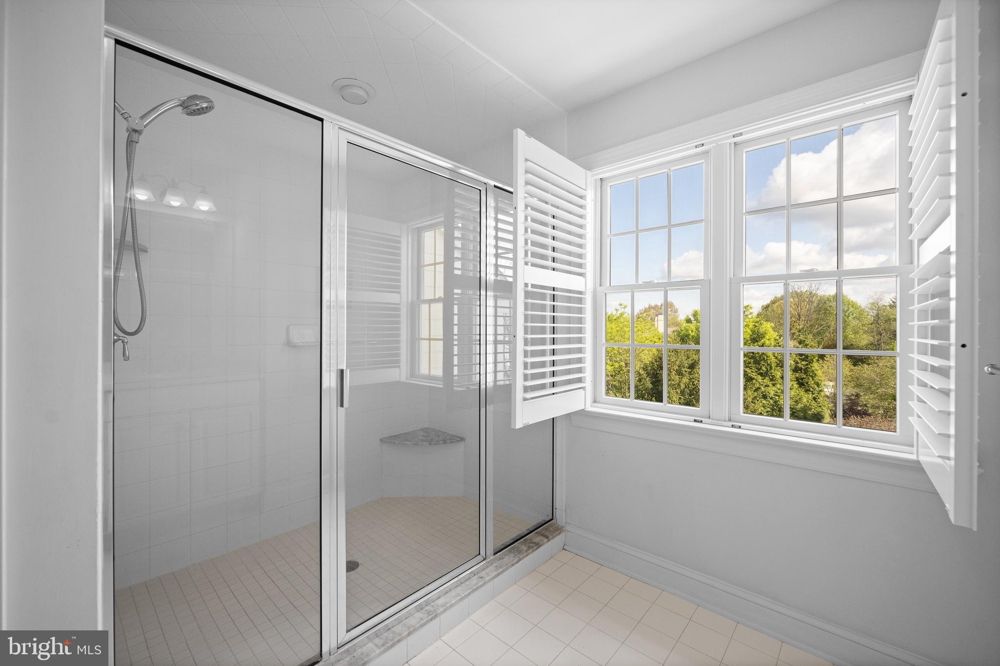 WHITEGATE - Residential