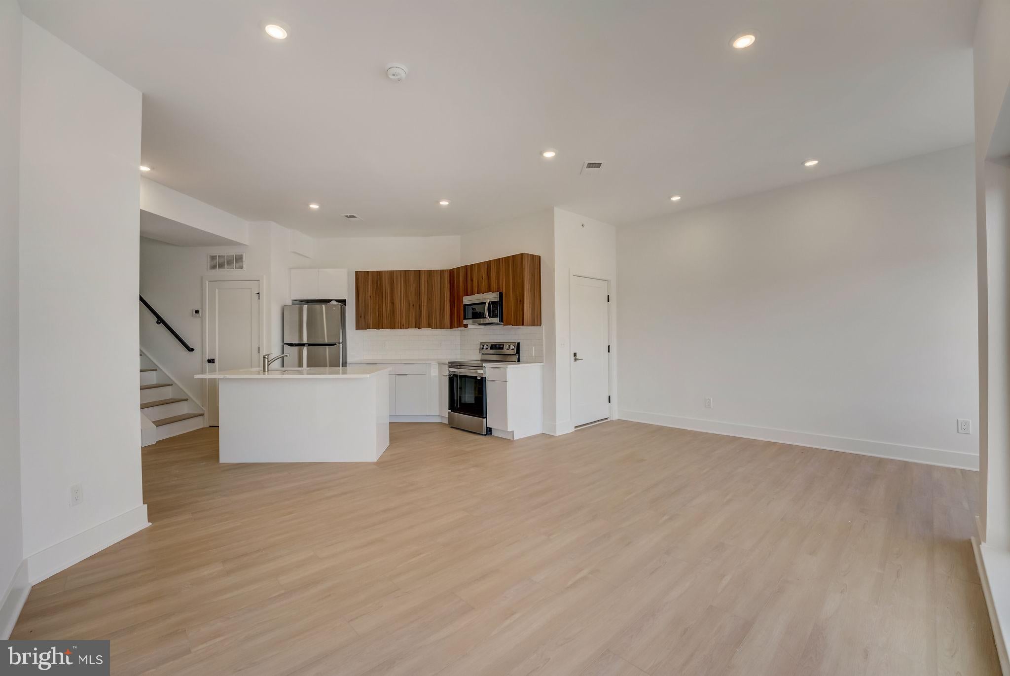 4200 LANCASTER AVENUE 305