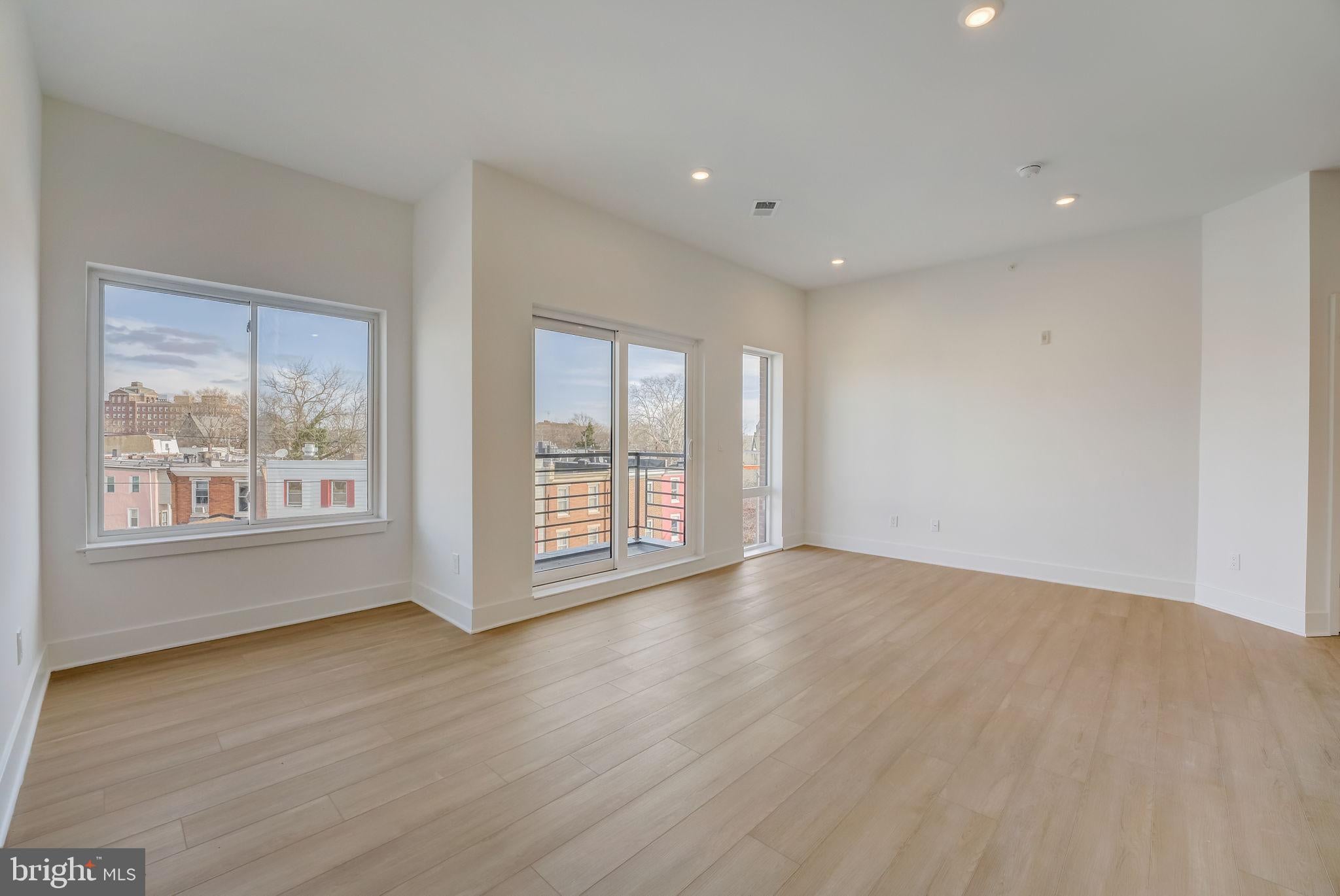 4200 LANCASTER AVENUE 305