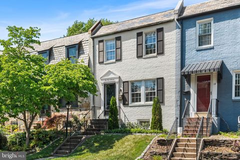 Photo of 10 E Linden Street, ALEXANDRIA, VA 22301 (MLS # VAAX2060794)