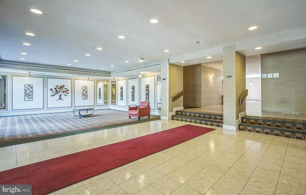 Photo of 6001 Arlington Boulevard #118, FALLS CHURCH, VA 22044 (MLS # VAFX2273128)