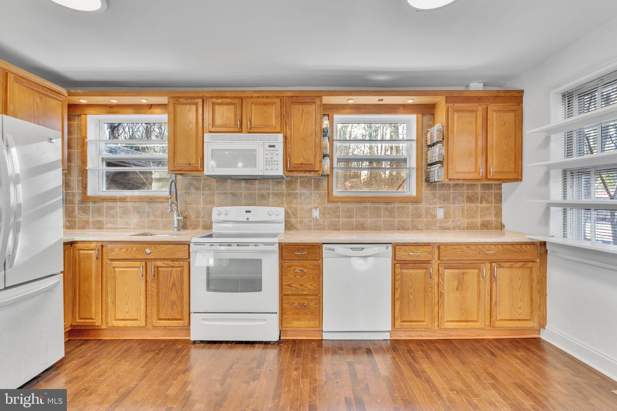 LOUIS L LEE - Residential Lease