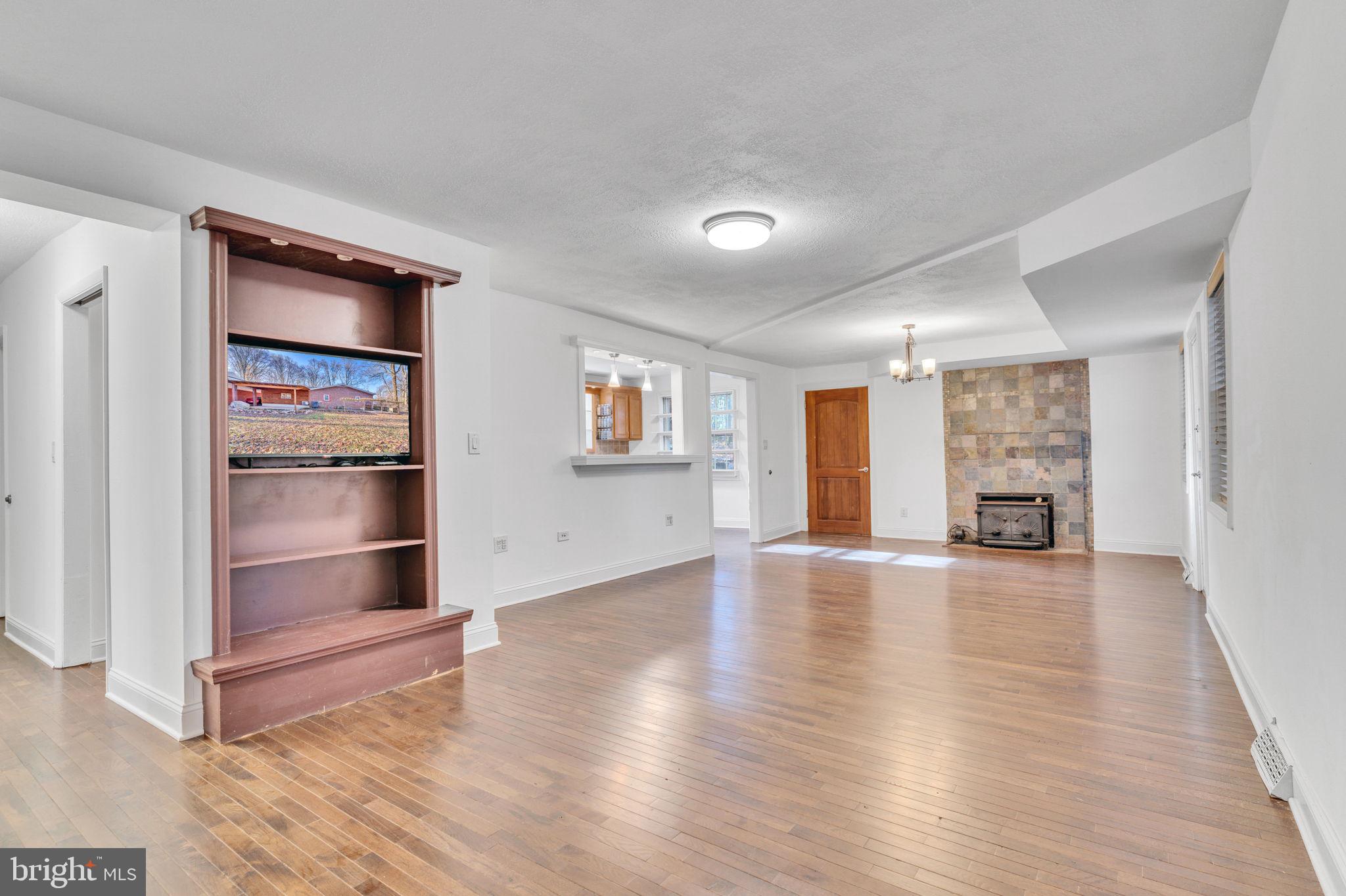 LOUIS L LEE - Residential Lease