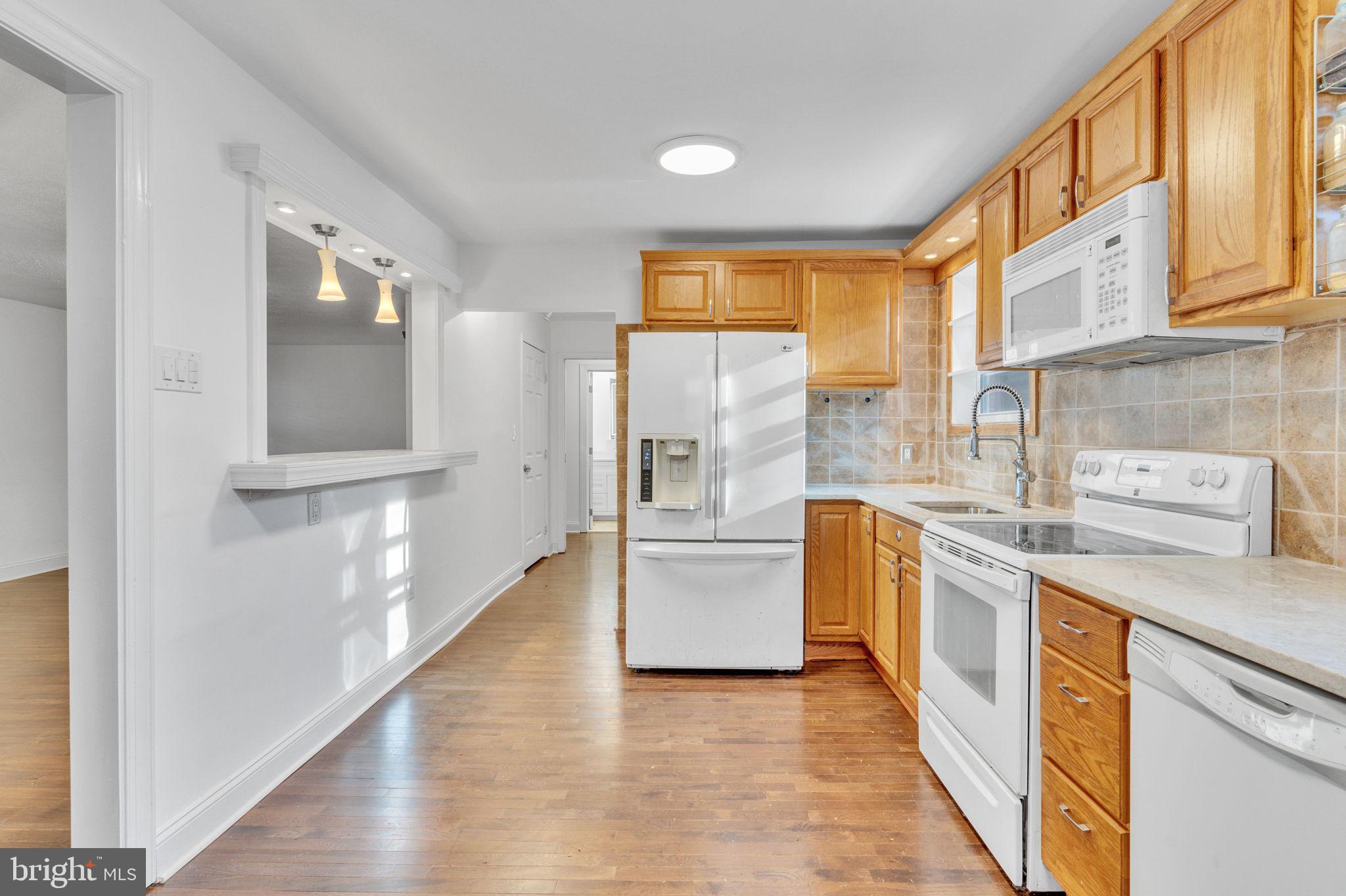 LOUIS L LEE - Residential Lease