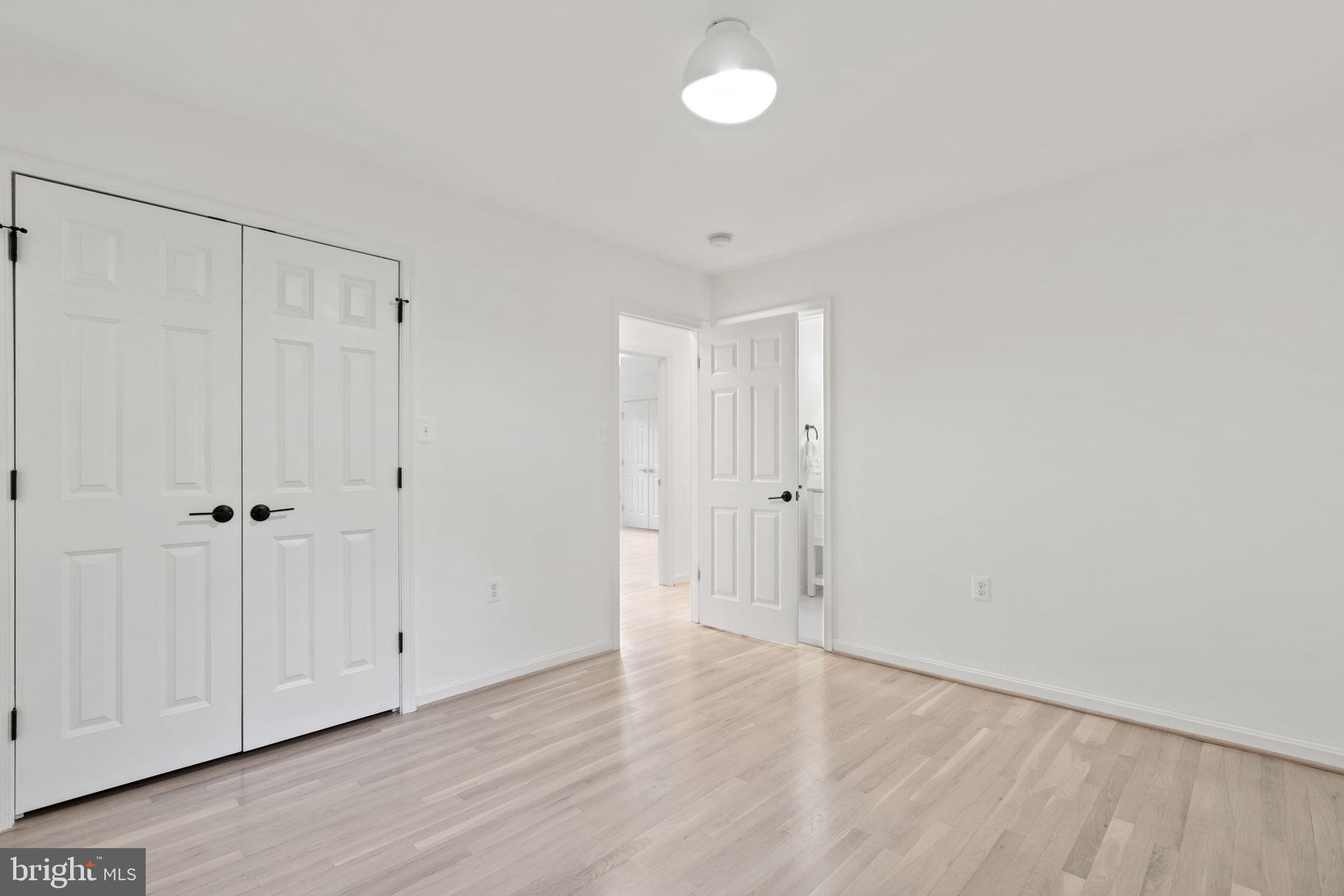 COUNTRY CLUB MANOR - Residential