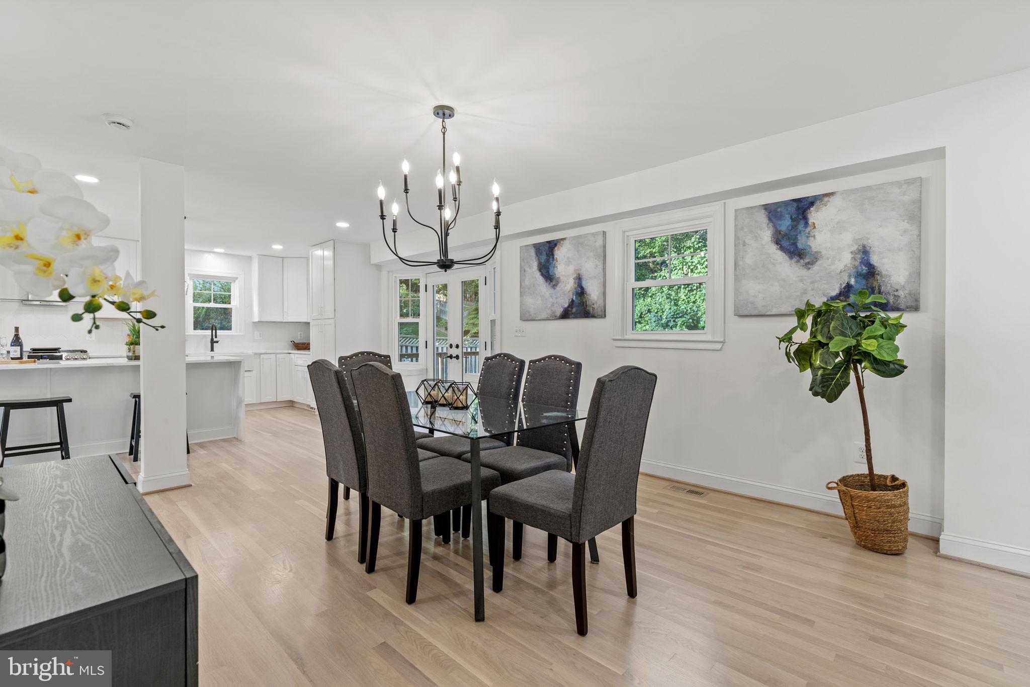 COUNTRY CLUB MANOR - Residential