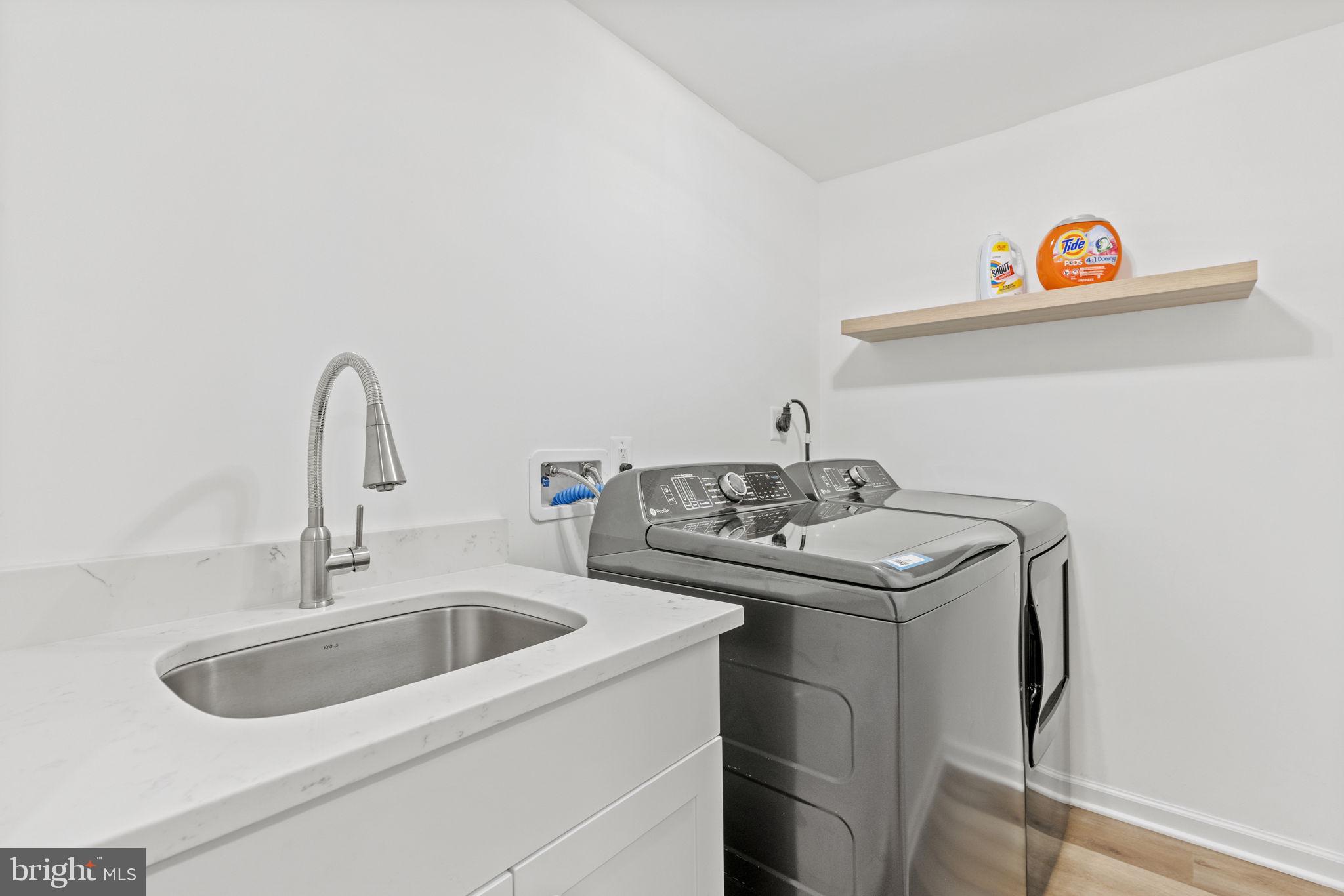 COUNTRY CLUB MANOR - Residential