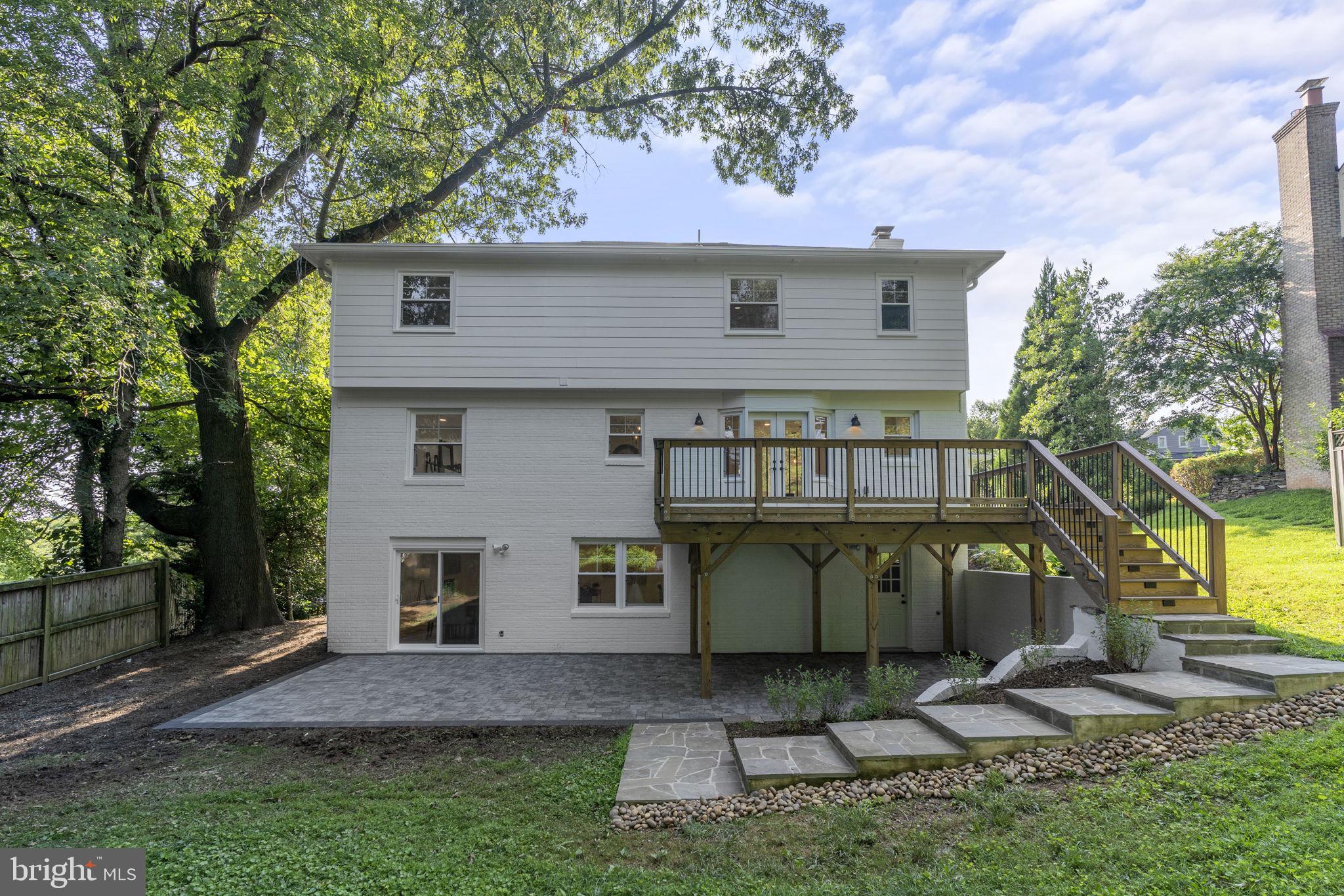 COUNTRY CLUB MANOR - Residential