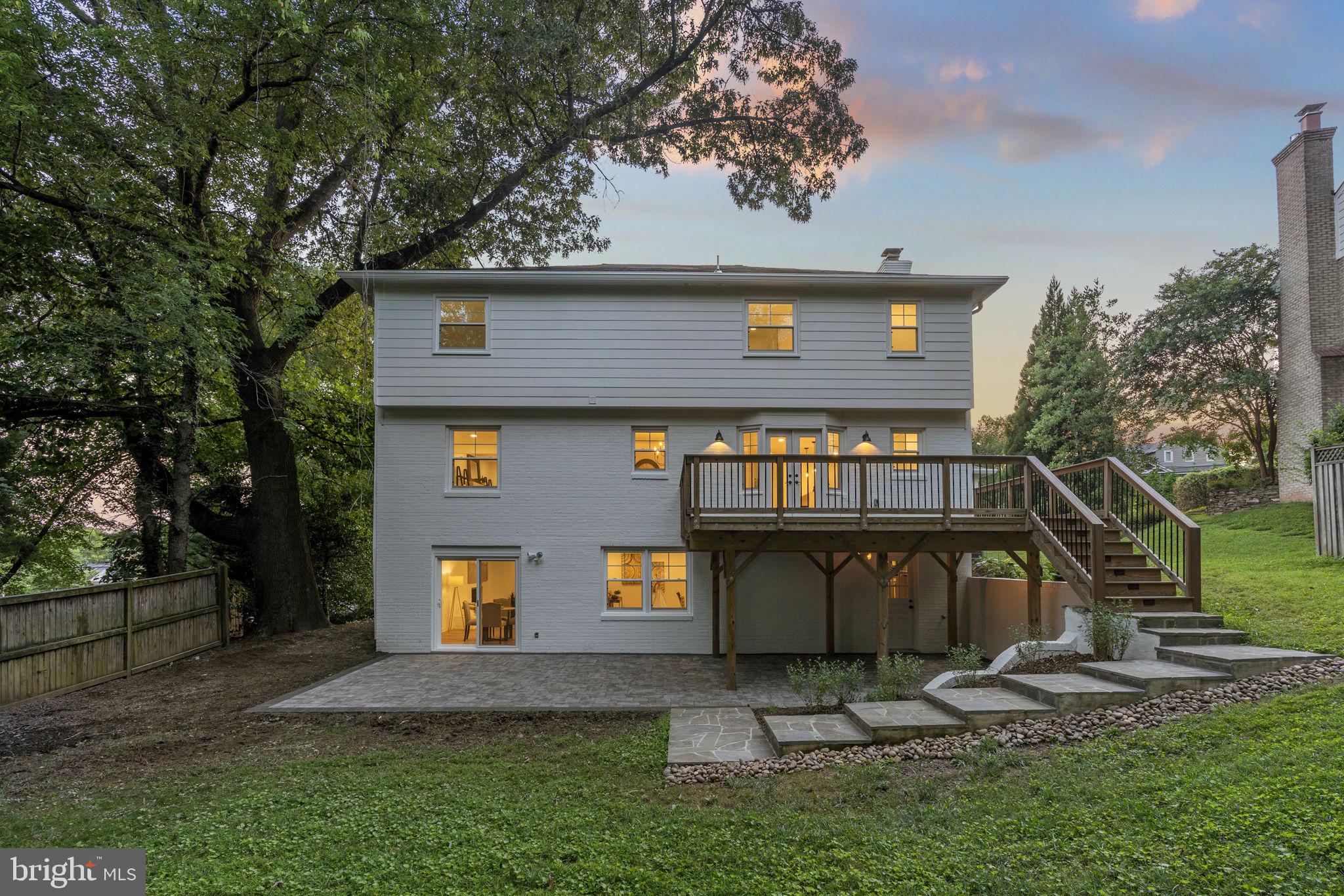 COUNTRY CLUB MANOR - Residential