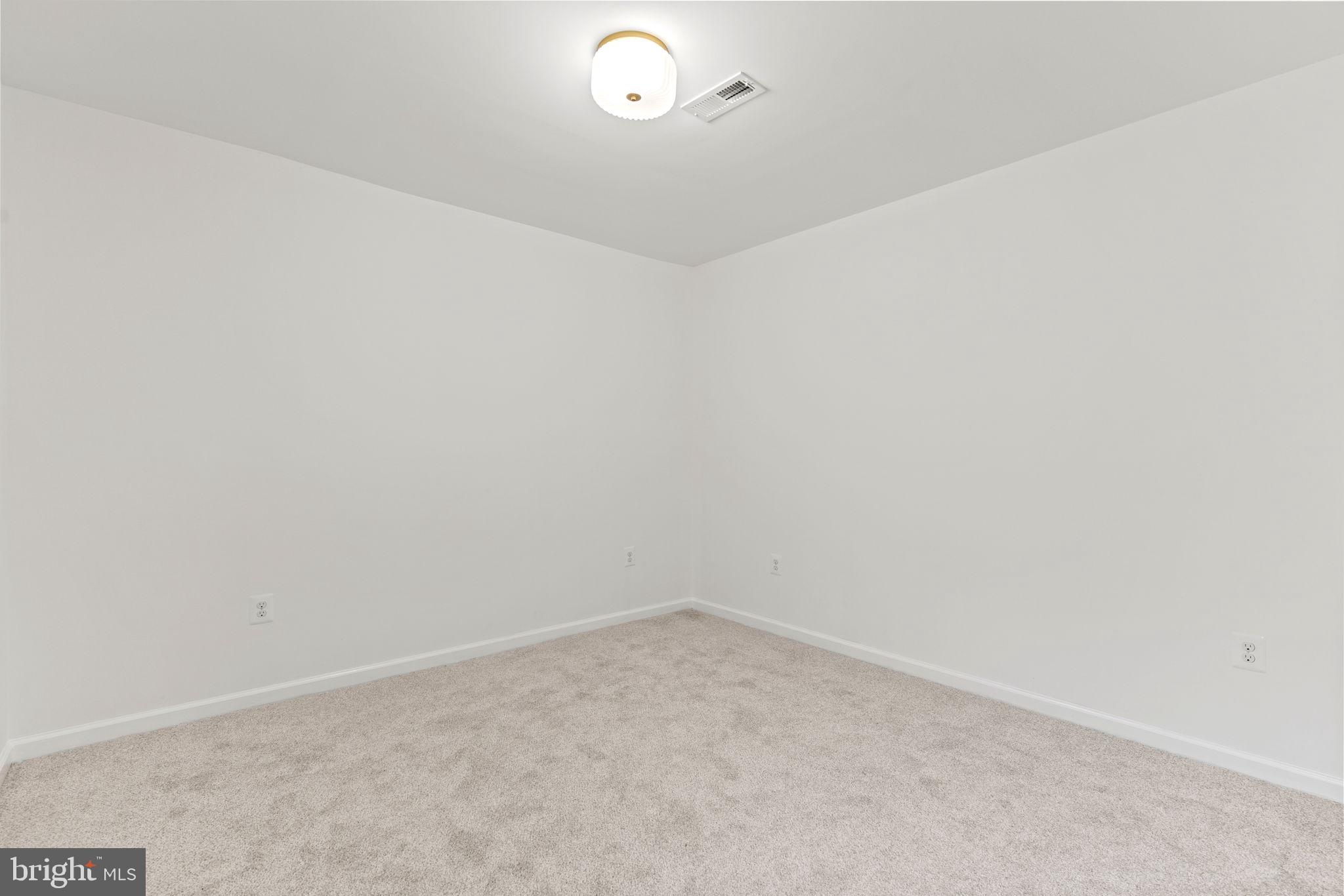 COUNTRY CLUB MANOR - Residential