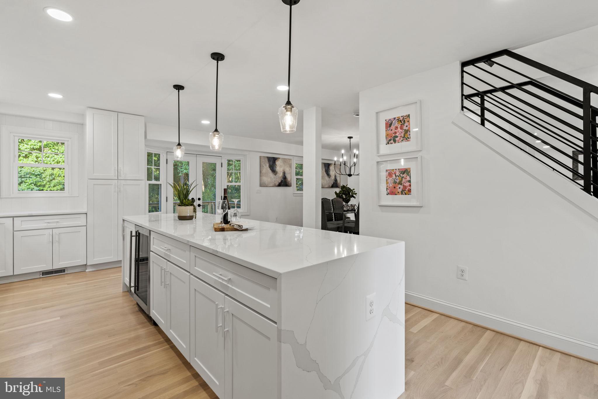 COUNTRY CLUB MANOR - Residential