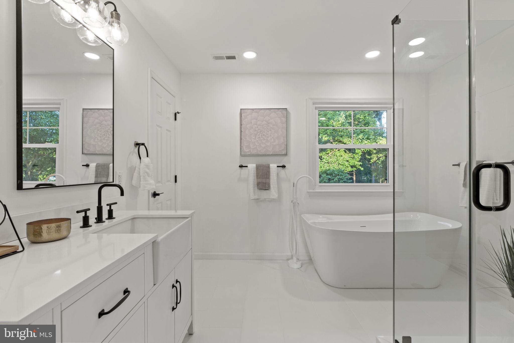 COUNTRY CLUB MANOR - Residential