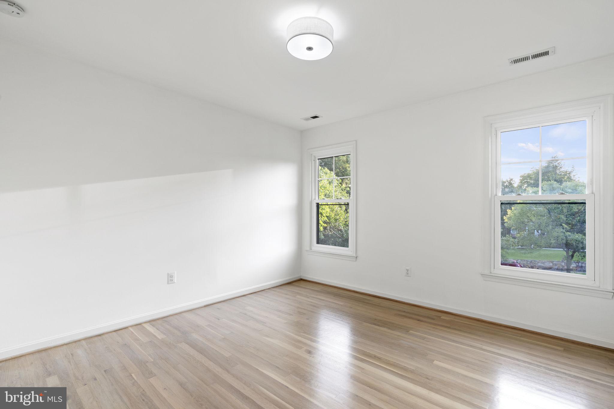 COUNTRY CLUB MANOR - Residential