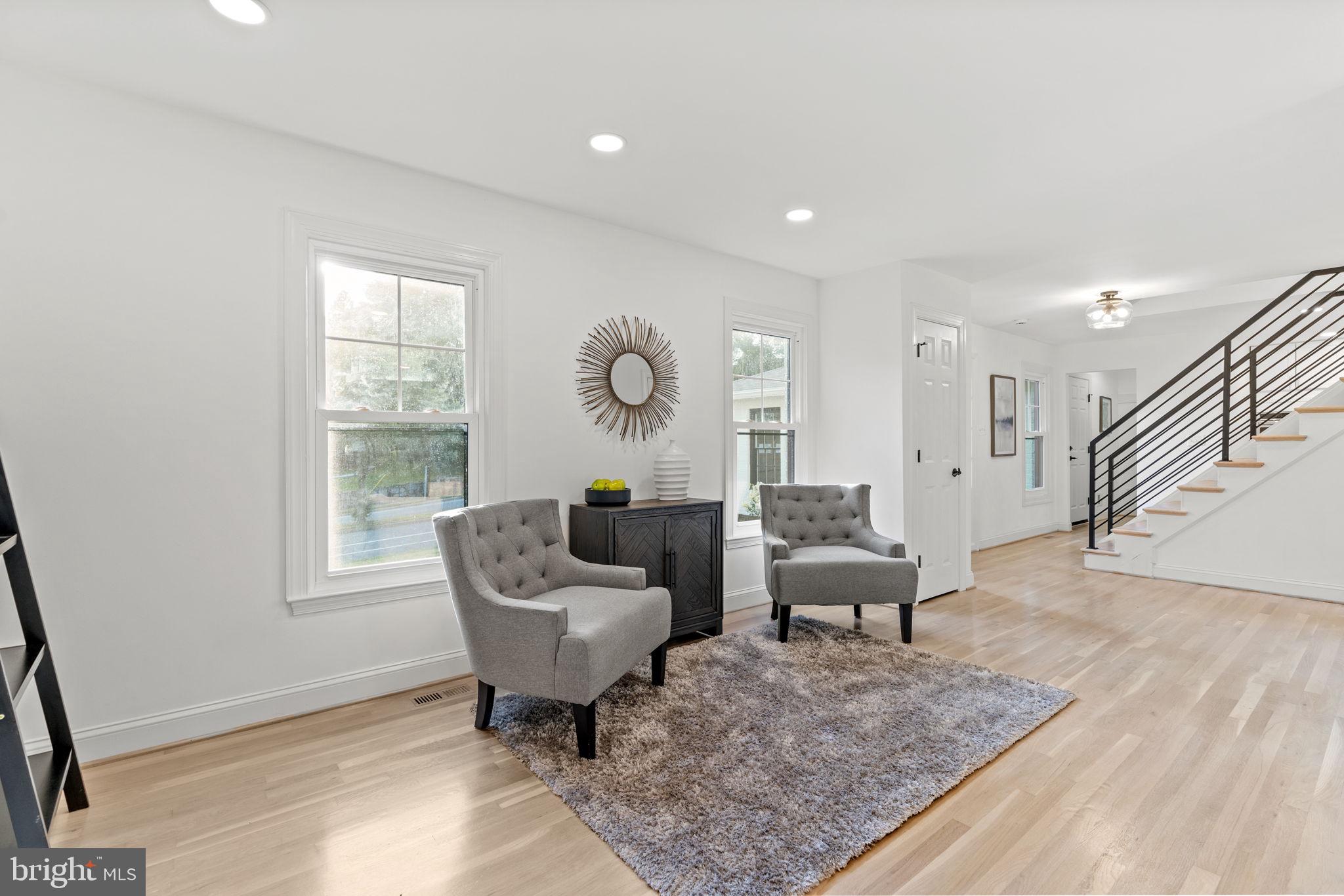 COUNTRY CLUB MANOR - Residential