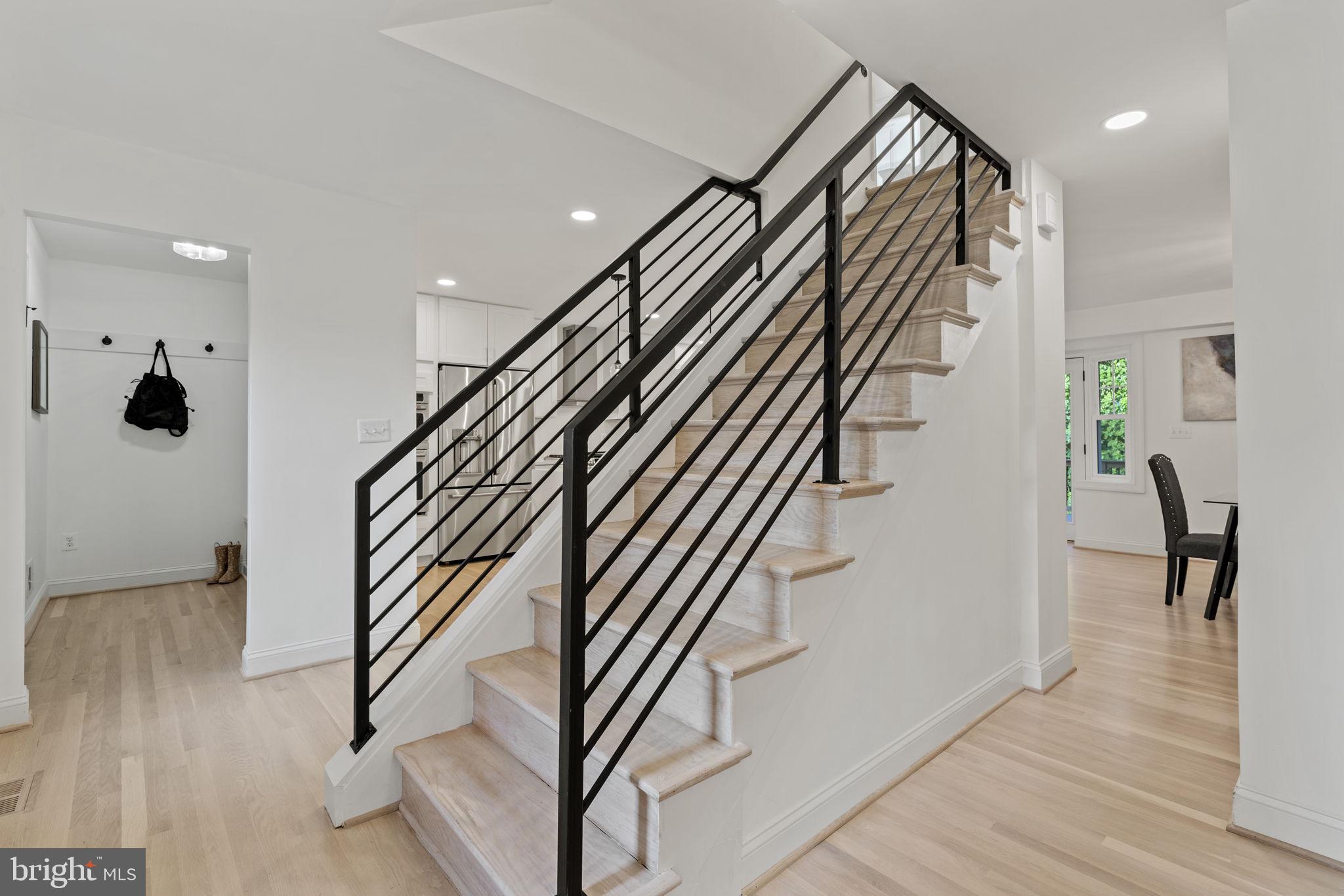 COUNTRY CLUB MANOR - Residential