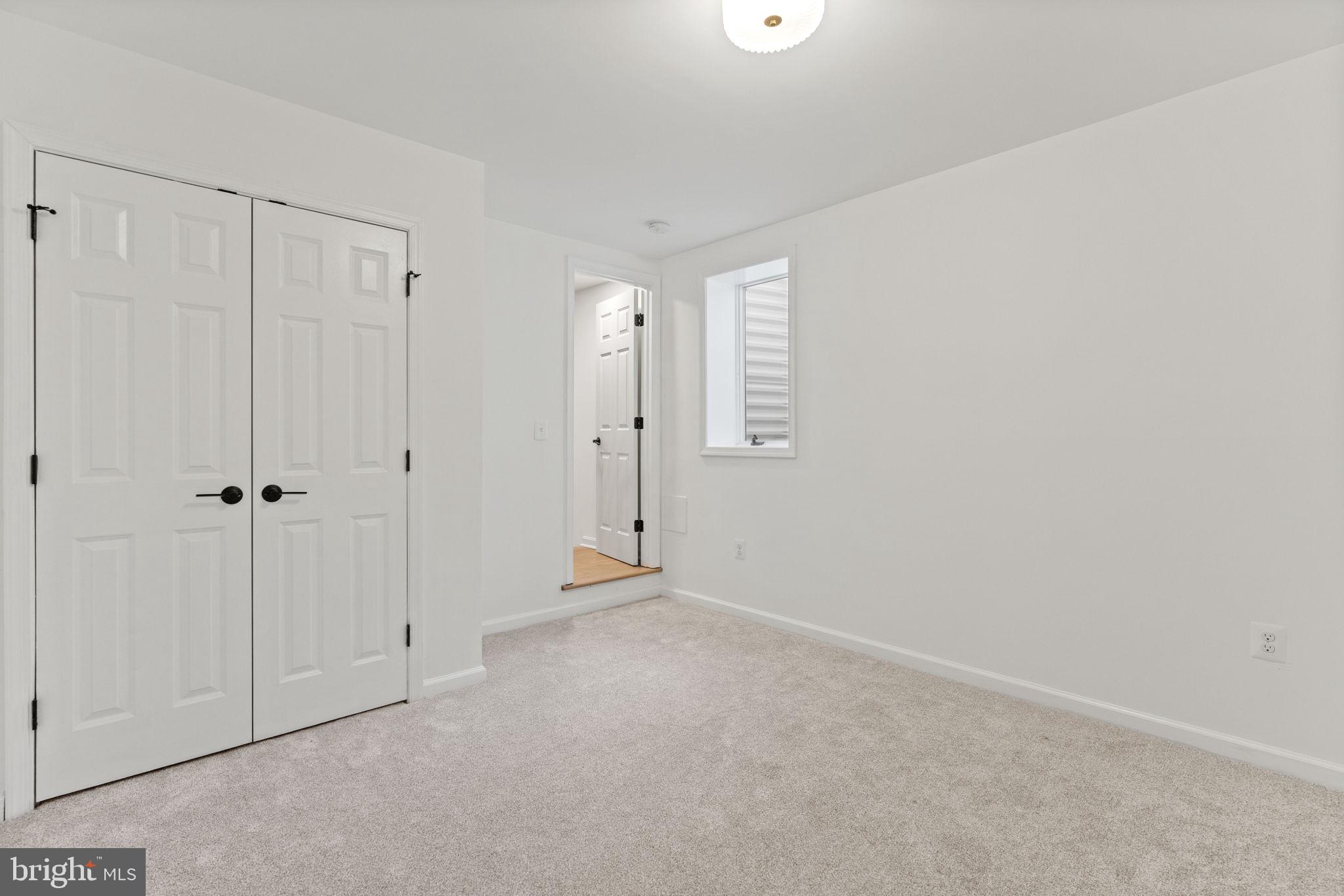 COUNTRY CLUB MANOR - Residential