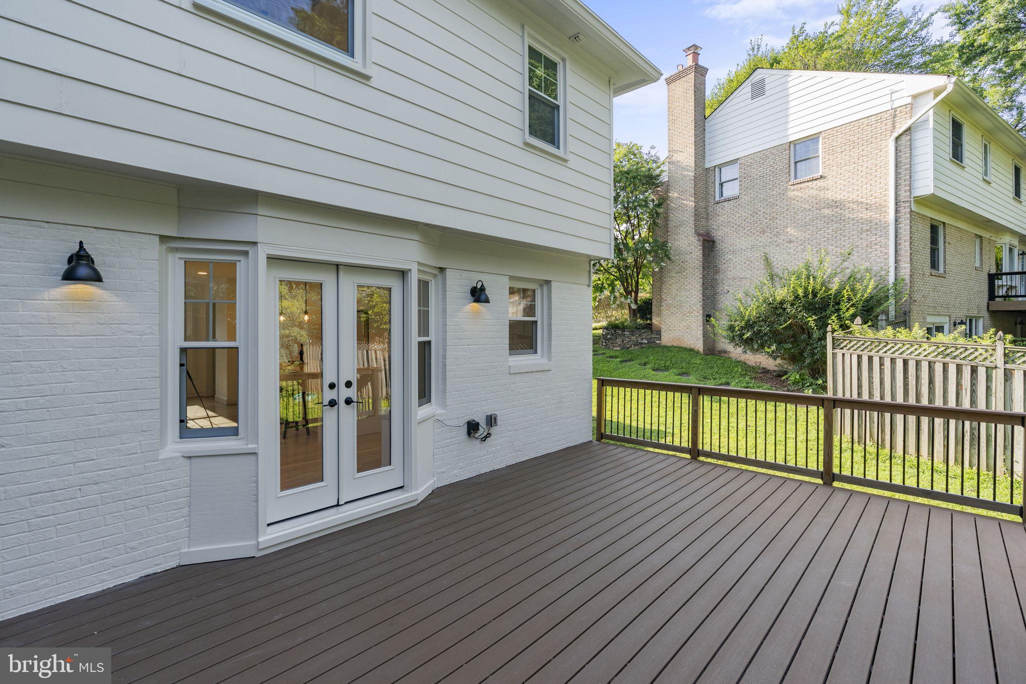 COUNTRY CLUB MANOR - Residential