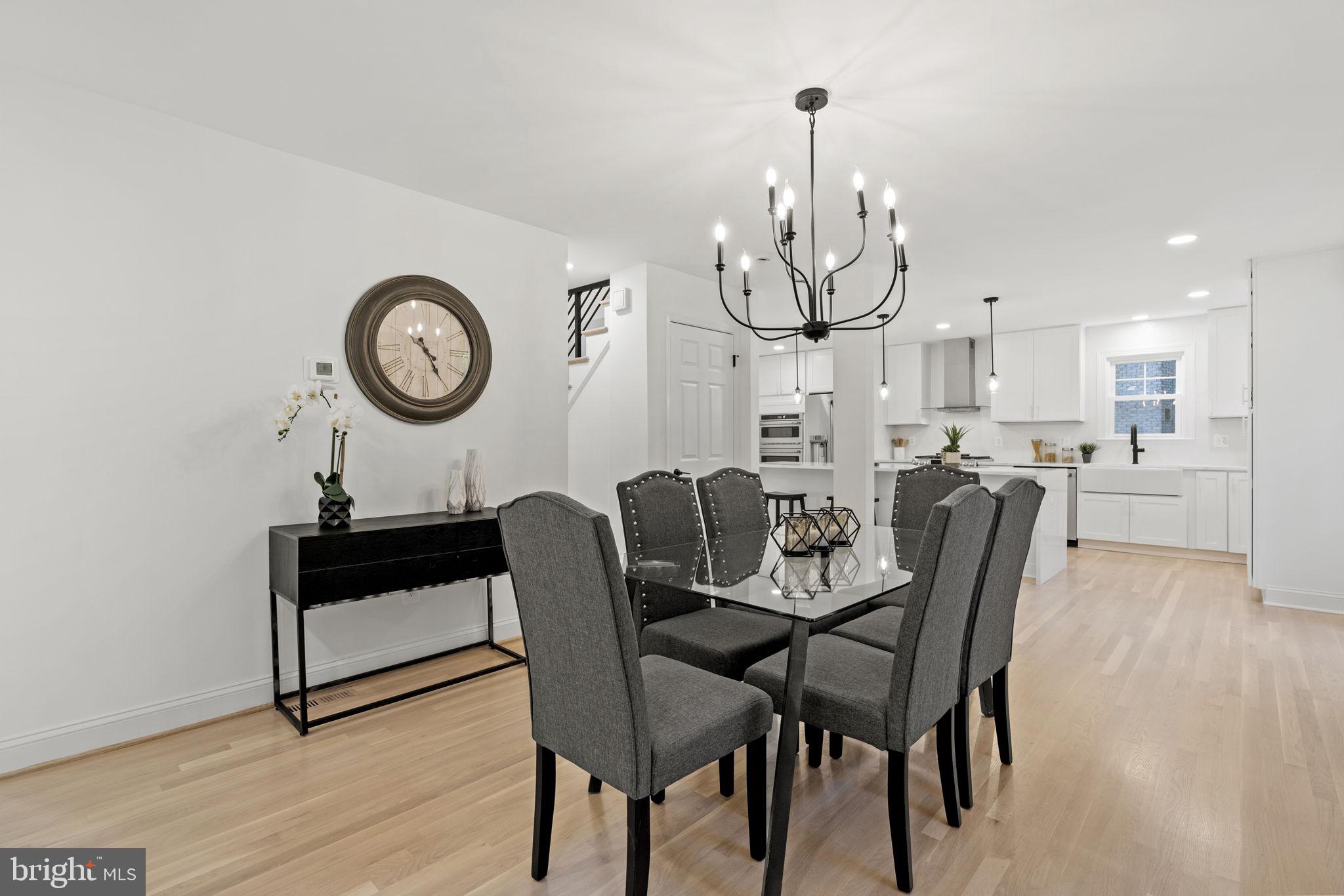 COUNTRY CLUB MANOR - Residential