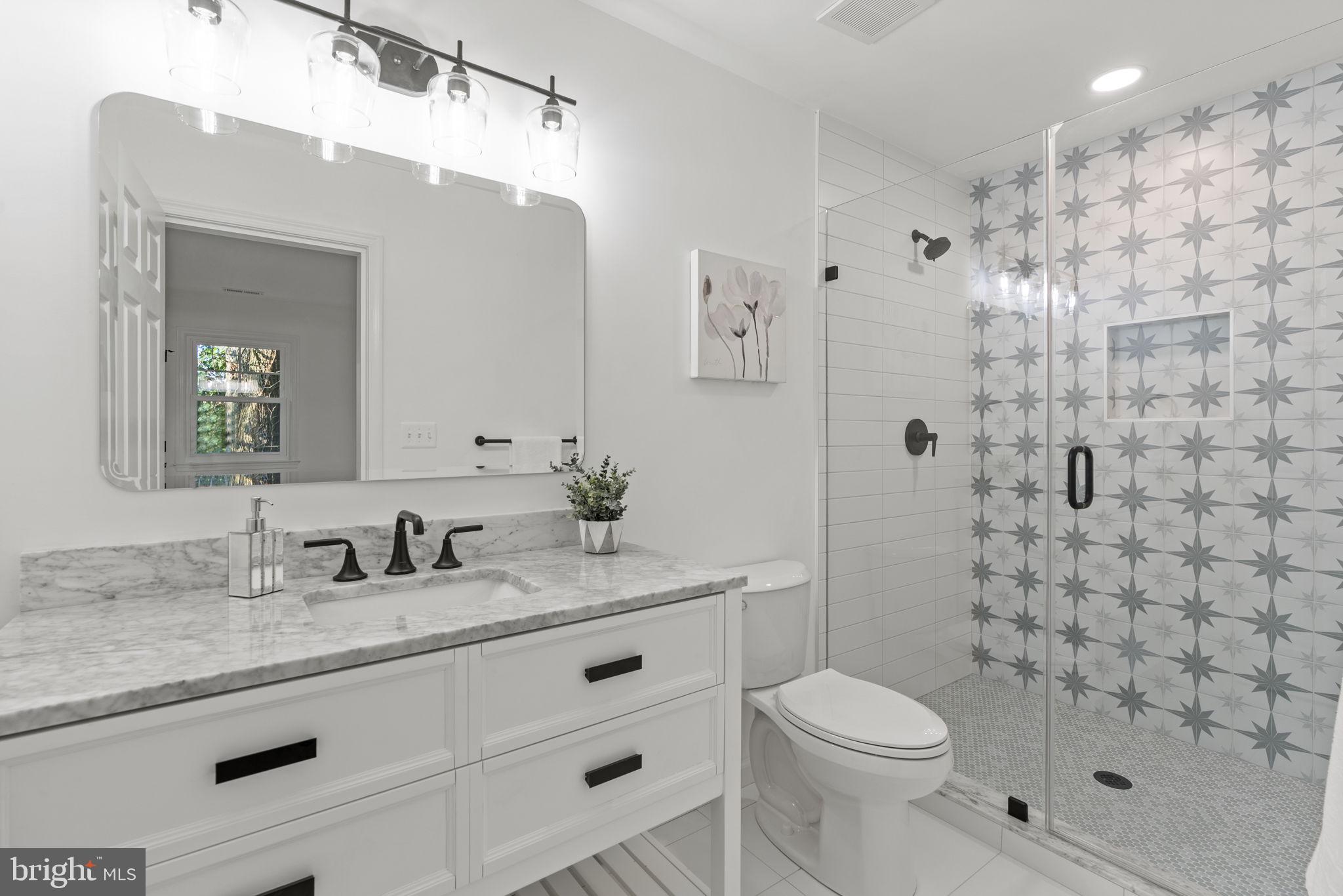 COUNTRY CLUB MANOR - Residential