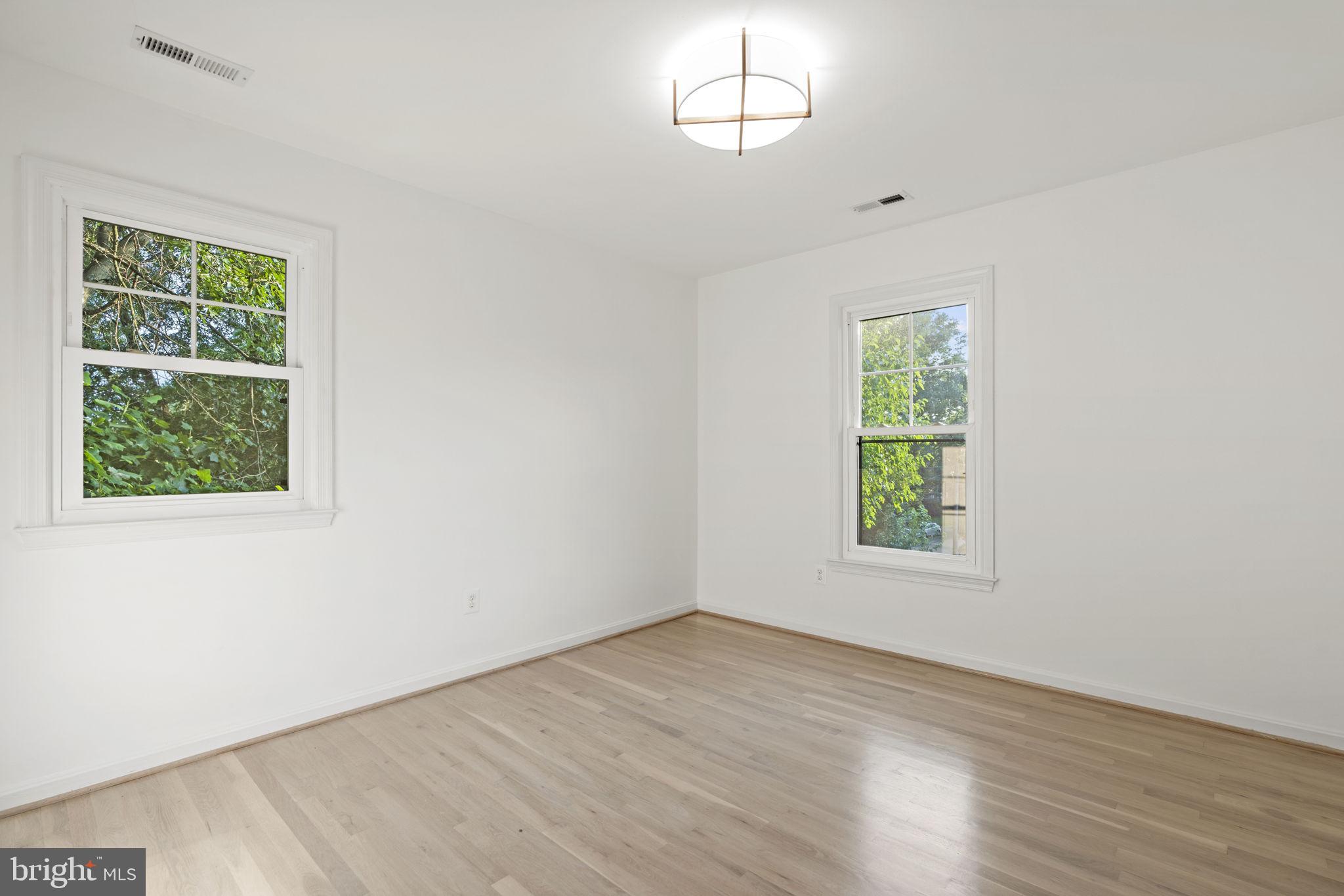 COUNTRY CLUB MANOR - Residential