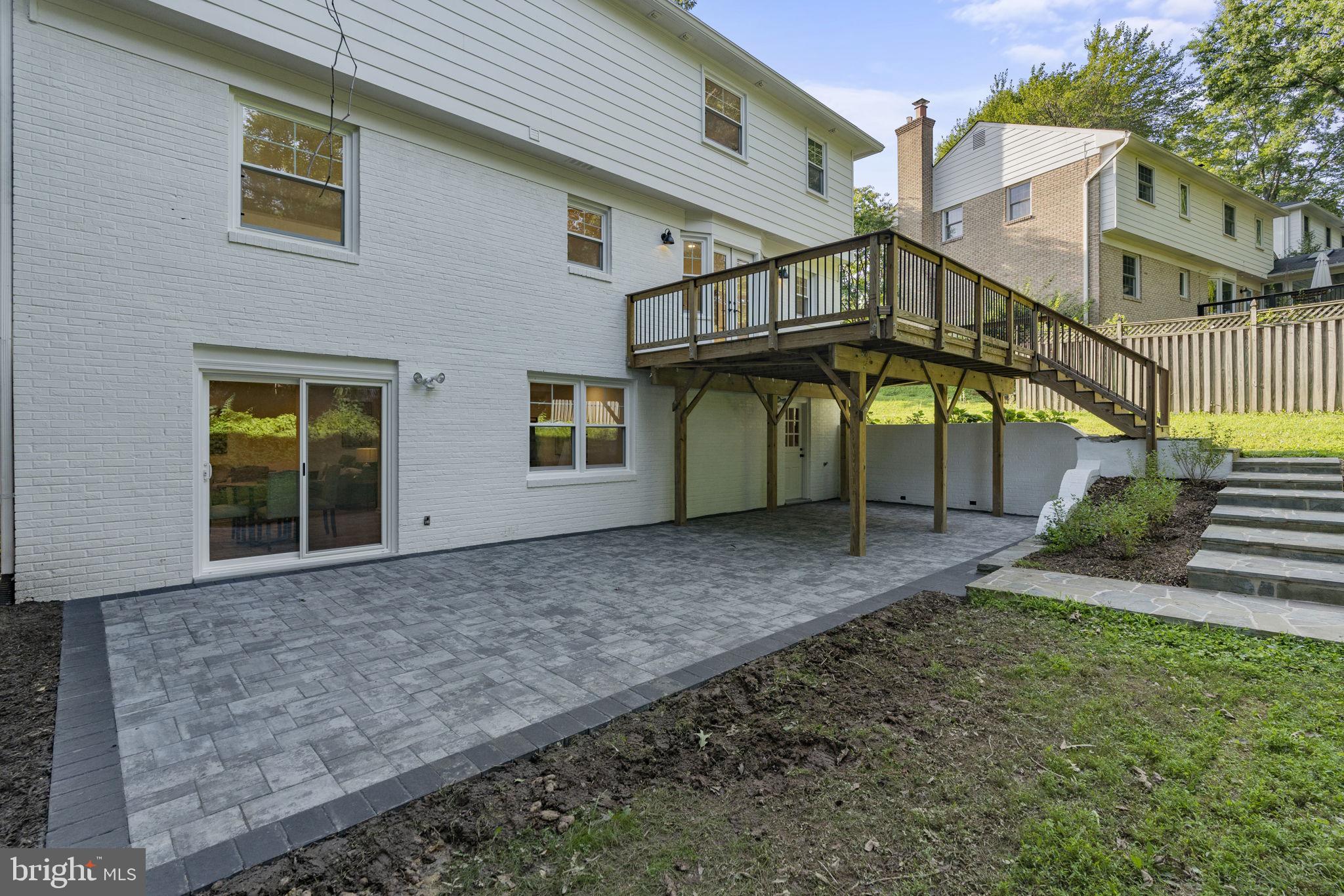 COUNTRY CLUB MANOR - Residential