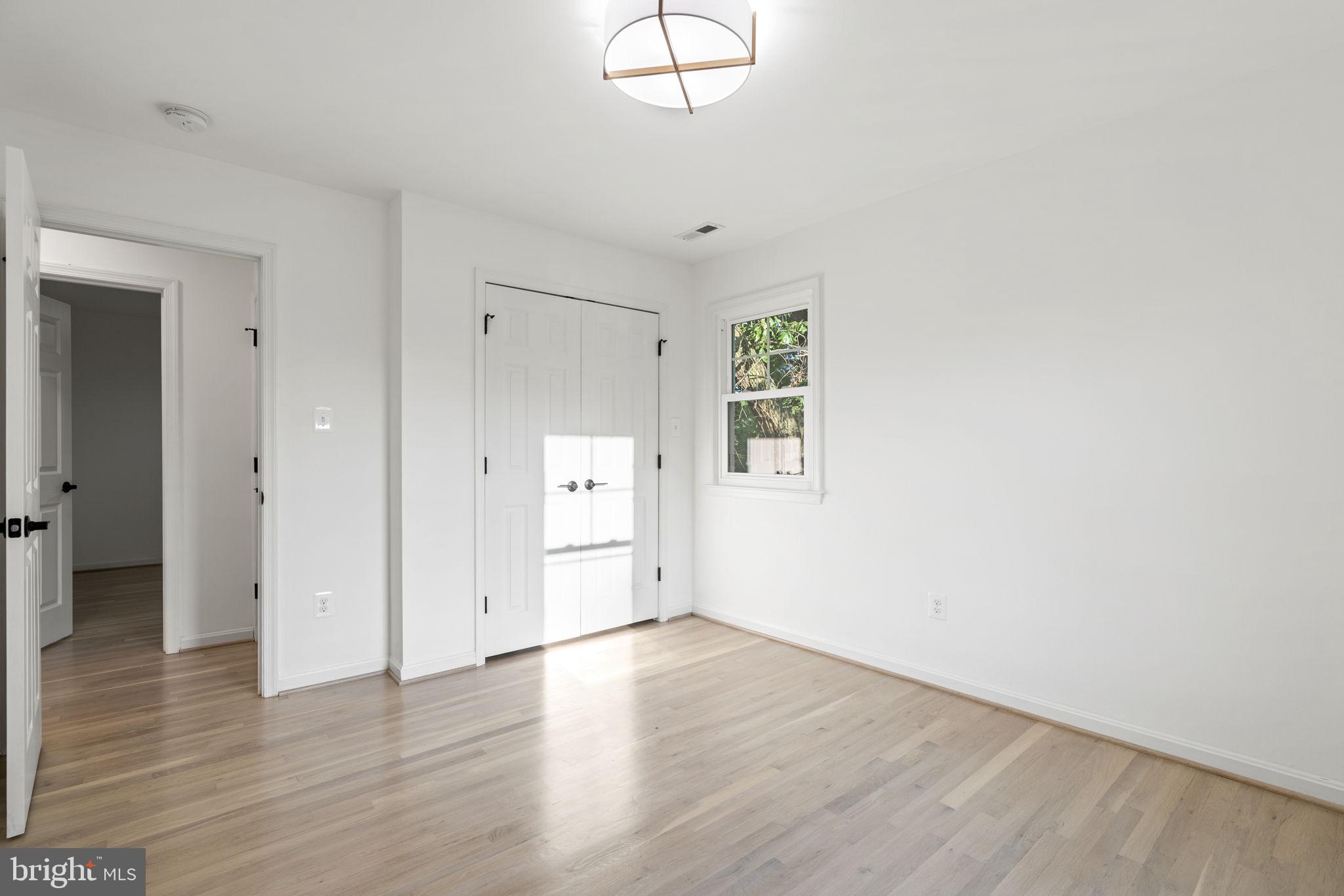 COUNTRY CLUB MANOR - Residential