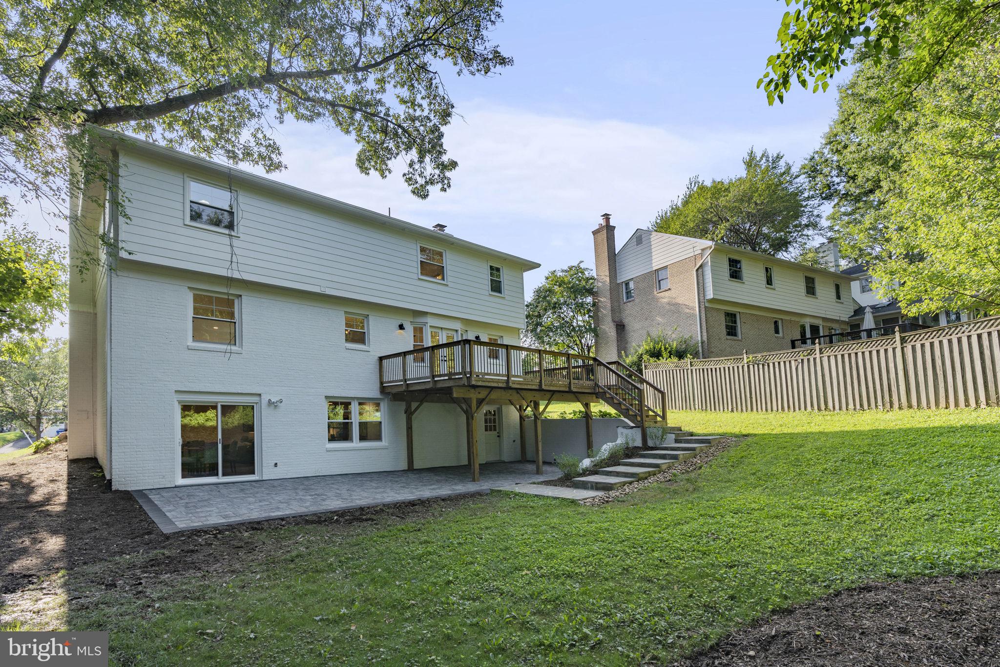 COUNTRY CLUB MANOR - Residential