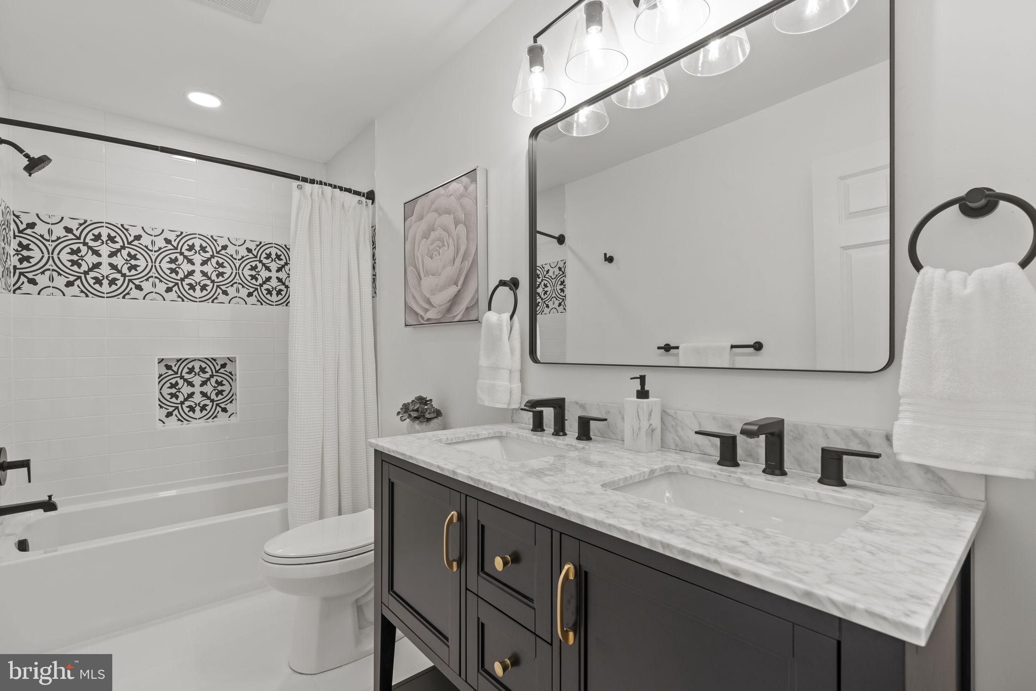 COUNTRY CLUB MANOR - Residential