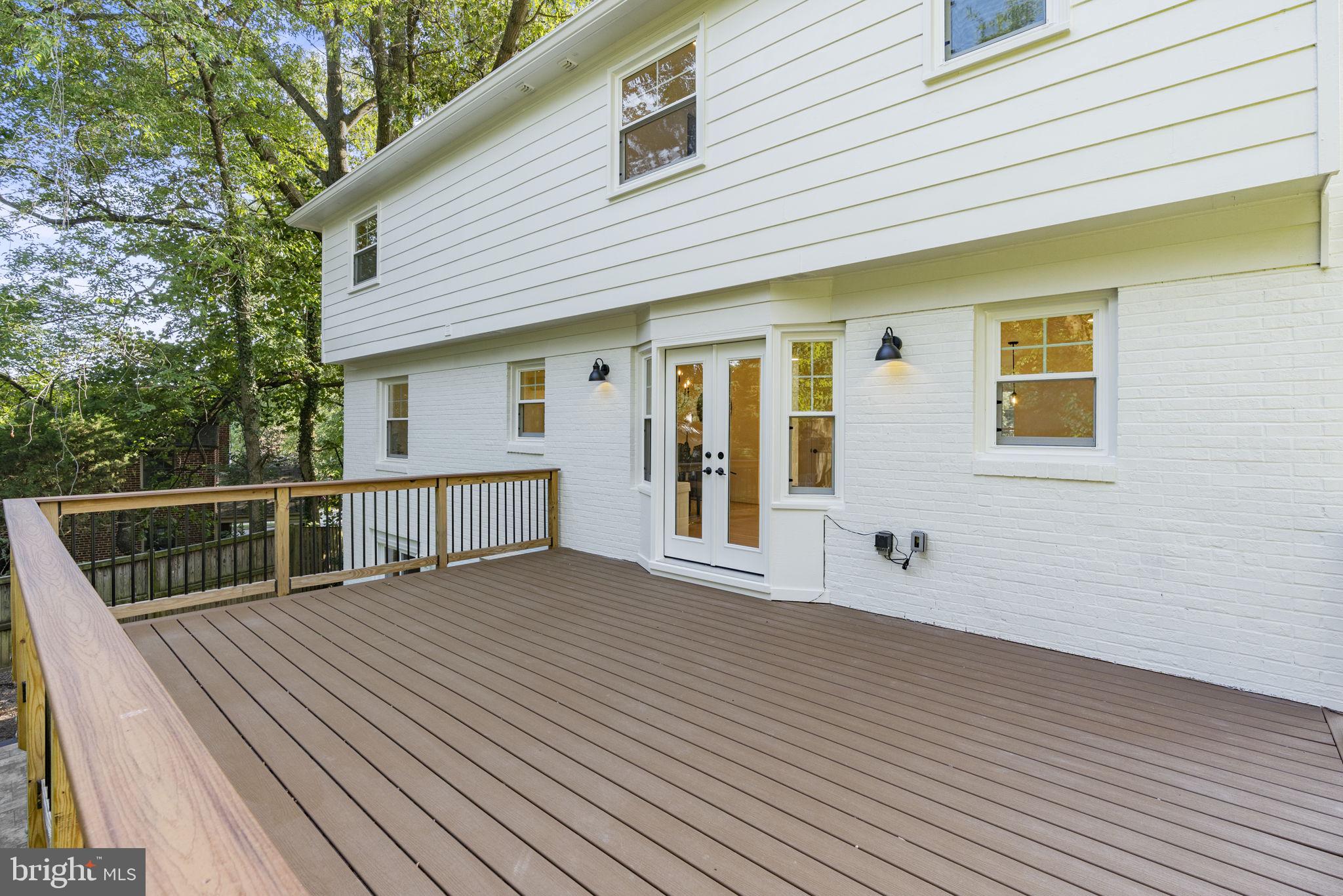 COUNTRY CLUB MANOR - Residential