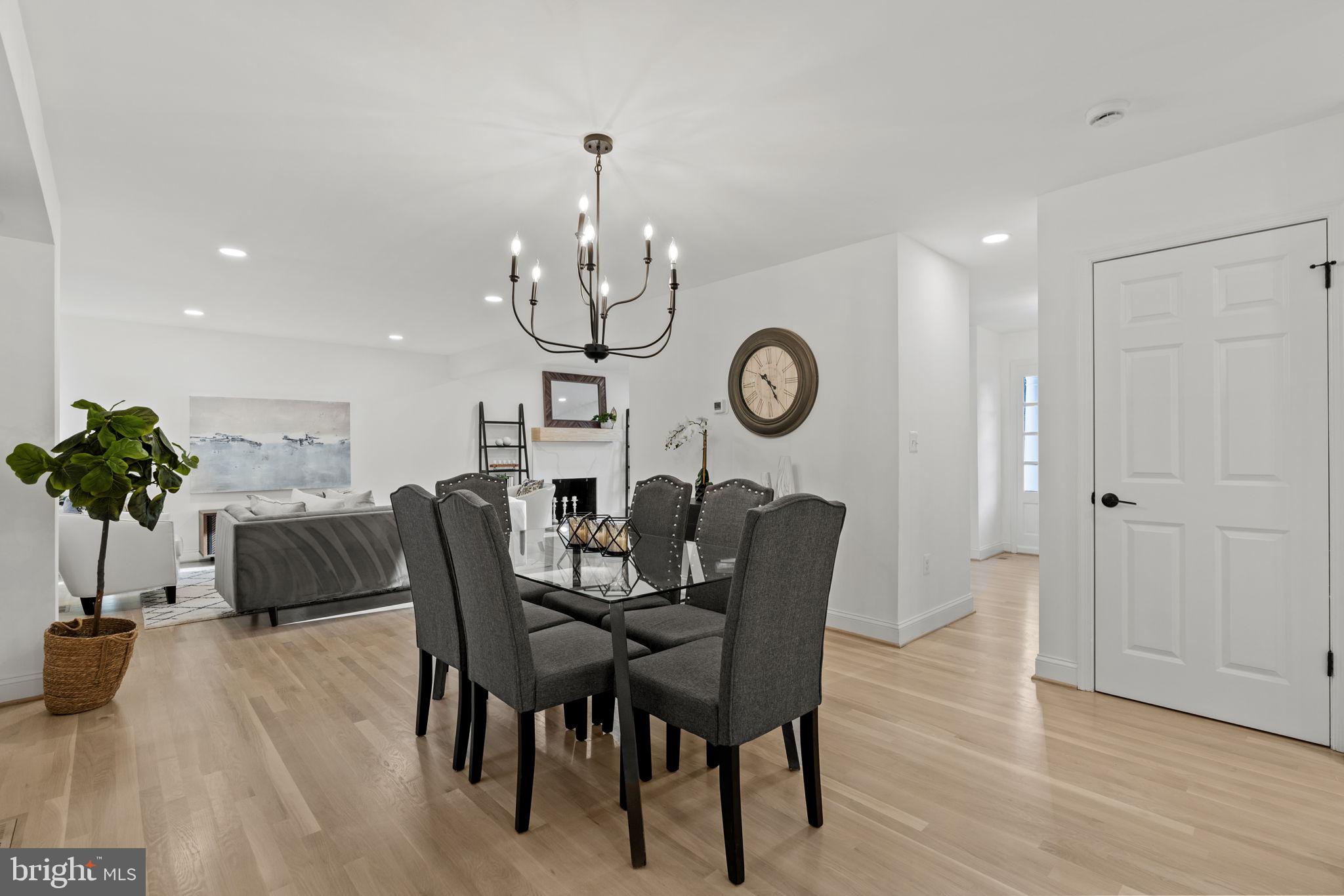 COUNTRY CLUB MANOR - Residential